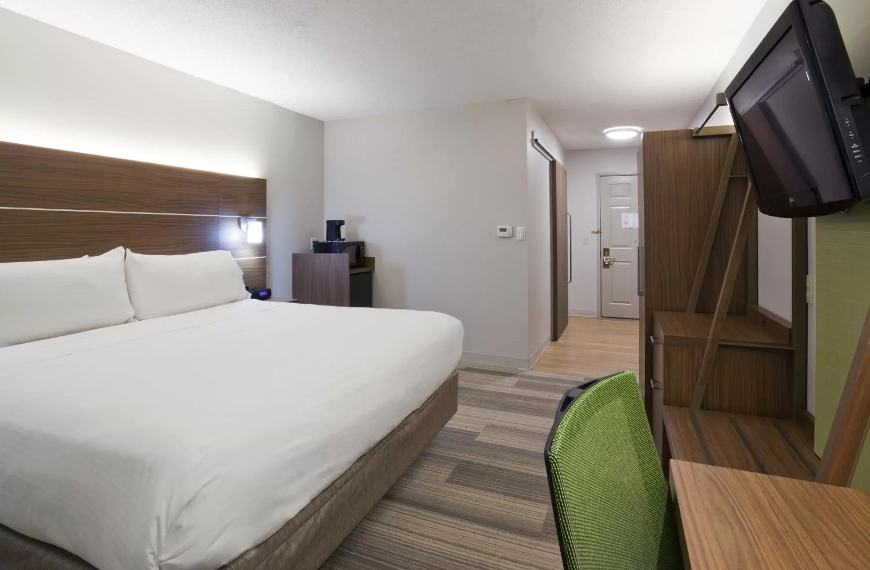 King Room with Roll-In Shower - Disability Access in Holiday Inn Express Hotel & Suites Minneapolis-Golden Valley, an IHG Hotel King Room with Roll-In Shower - Disability Access in Holiday Inn Express Hotel & Suites Minneapolis-Golden Valley, an IHG Hotel