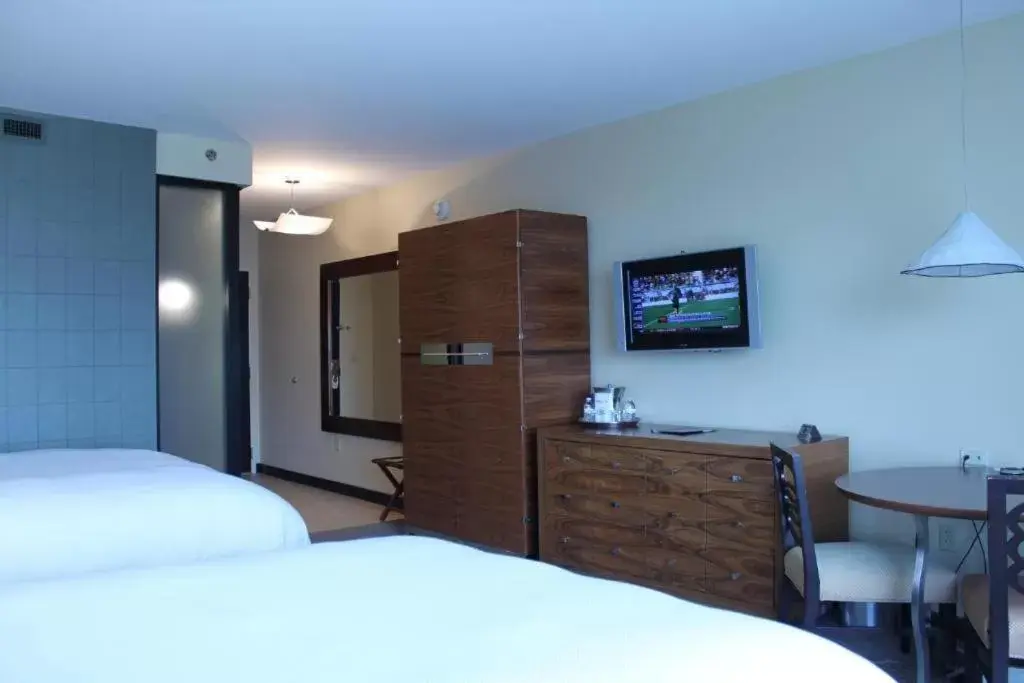 Deluxe Queen Room in Bally's Evansville Casino & Hotel Deluxe Queen Room in Bally's Evansville Casino & Hotel