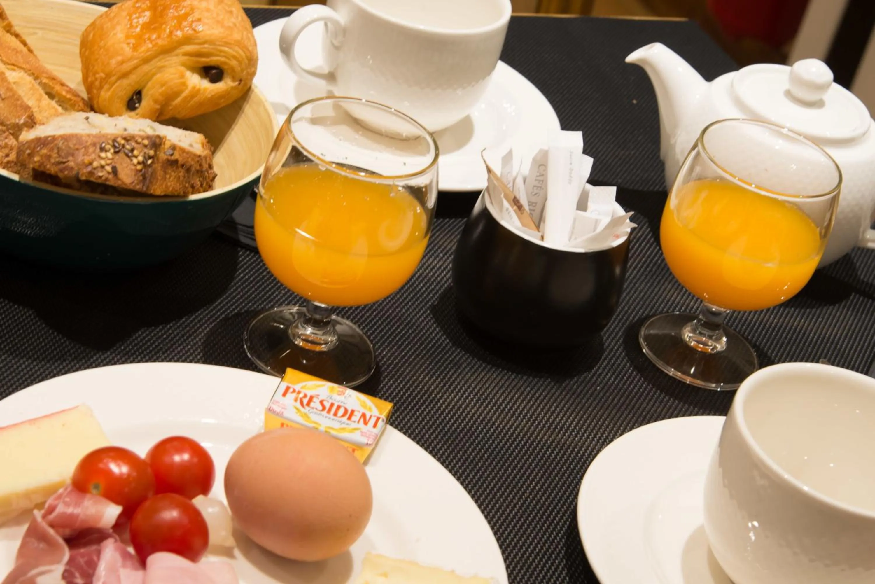 Food and drinks in Etoile Park Hotel