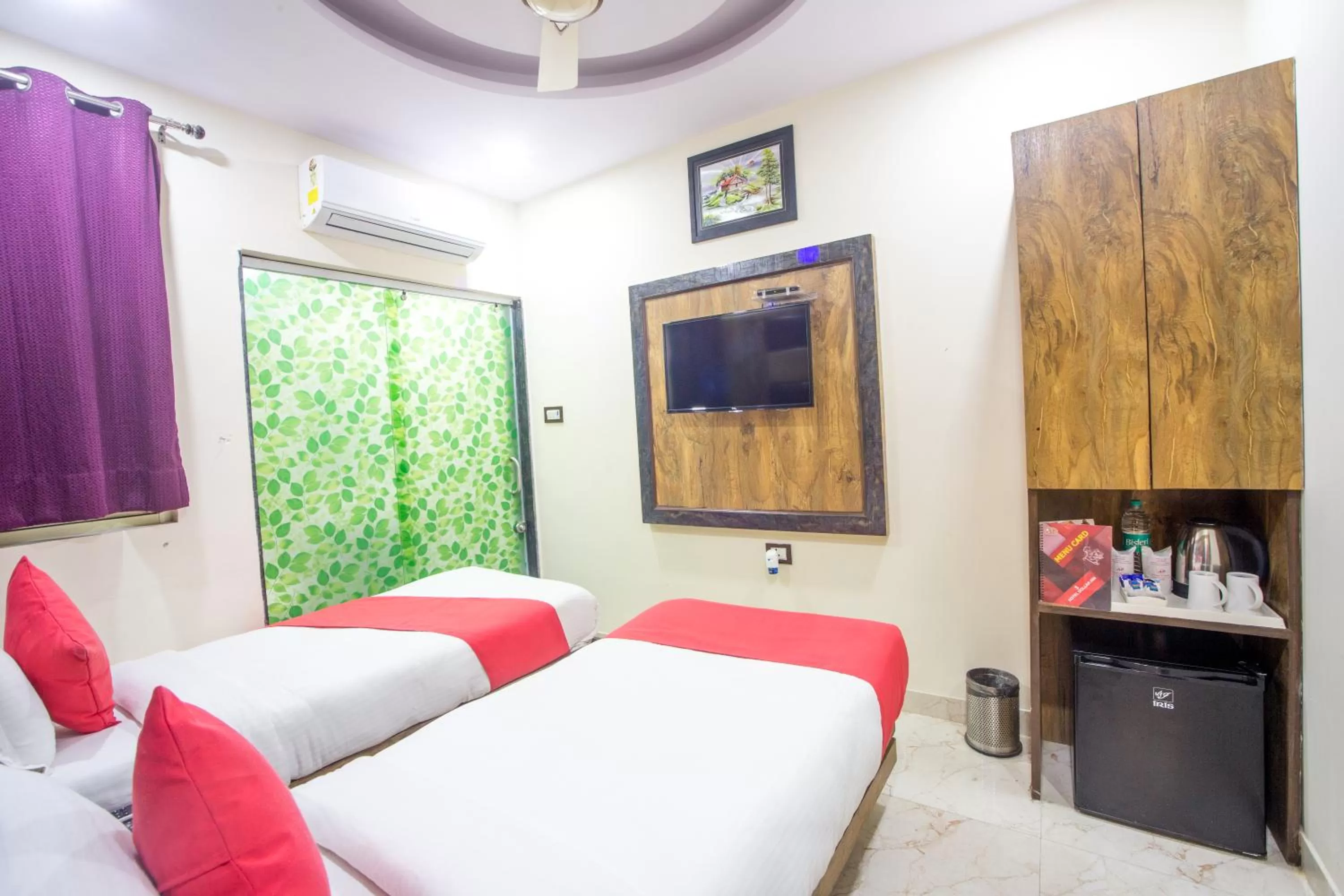 Bedroom, Bed in Hotel Dollar Inn