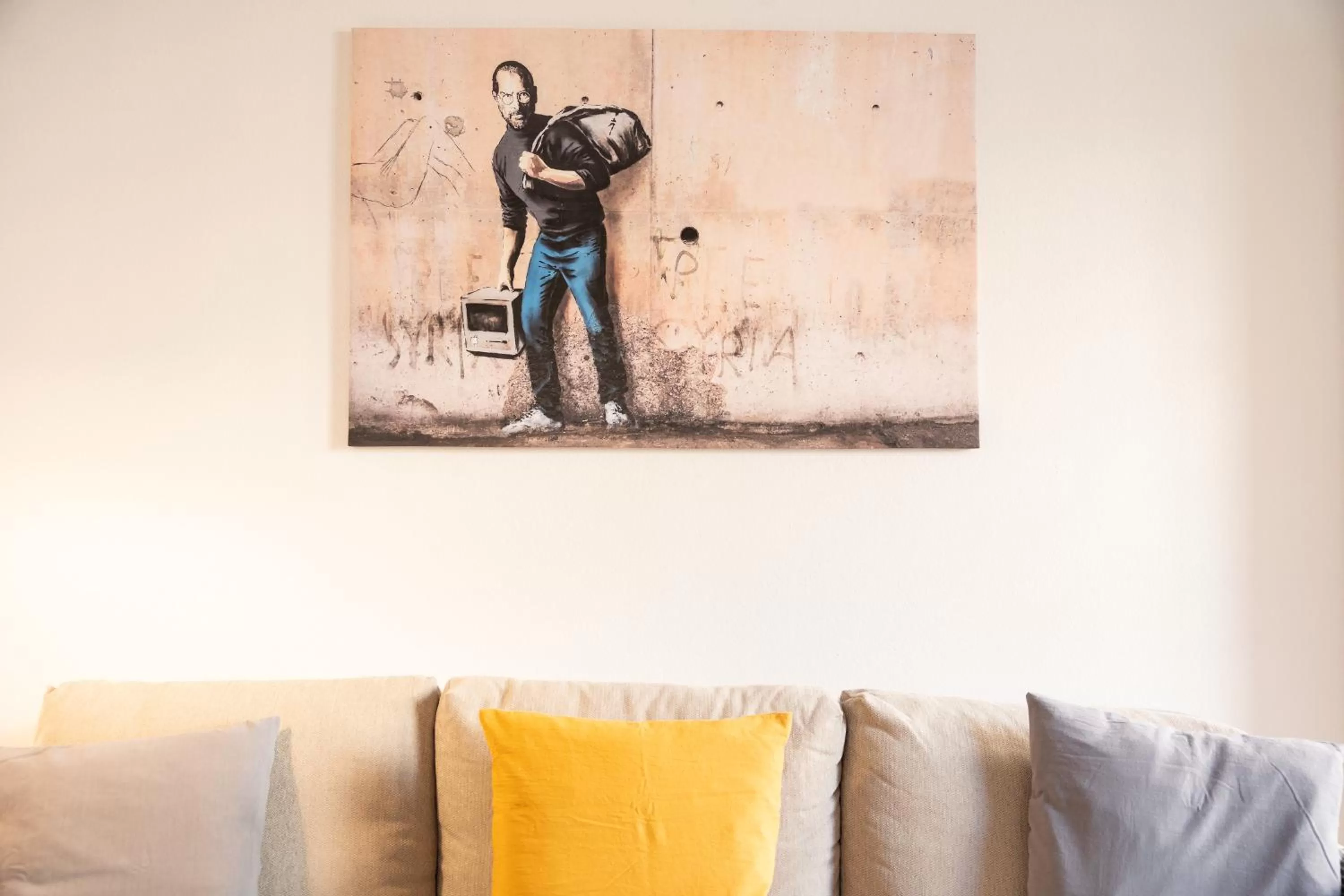 Living room in Ko-Living Space an der Oper - Street Art Design Apartments