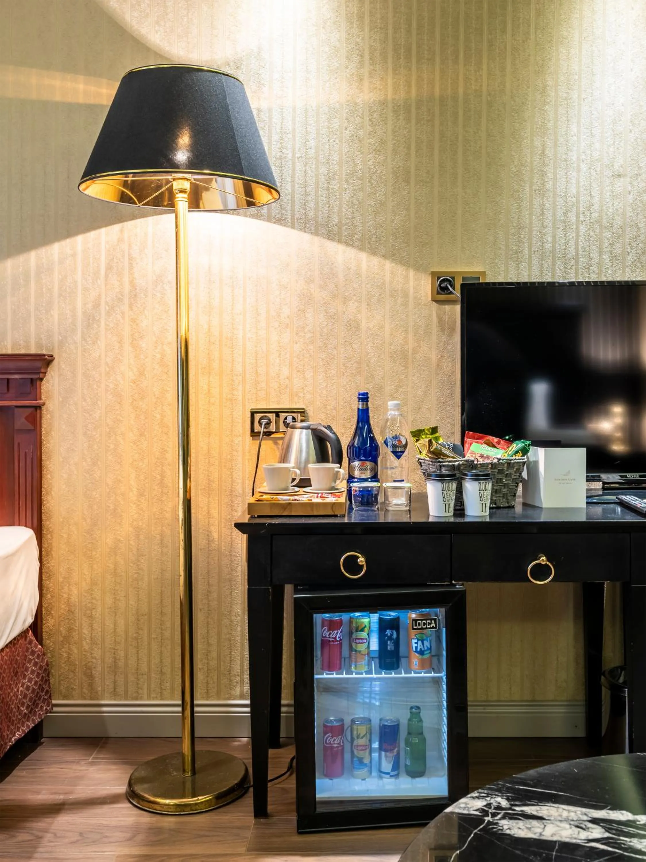 TV and multimedia in Golden Gate Hotel Topkapı