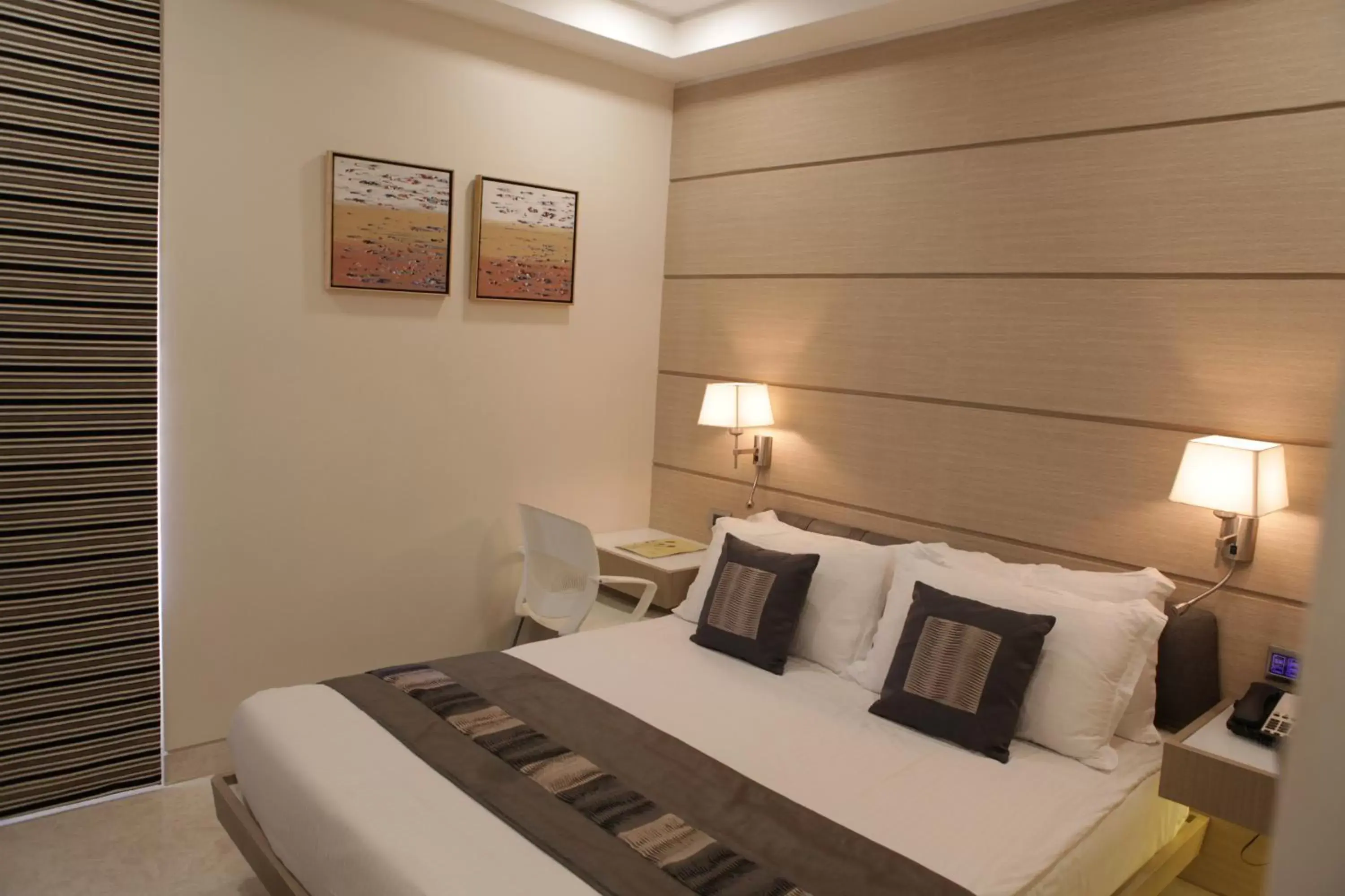 Deluxe Double Room in Residency Hotel Fort Deluxe Double Room in Residency Hotel Fort