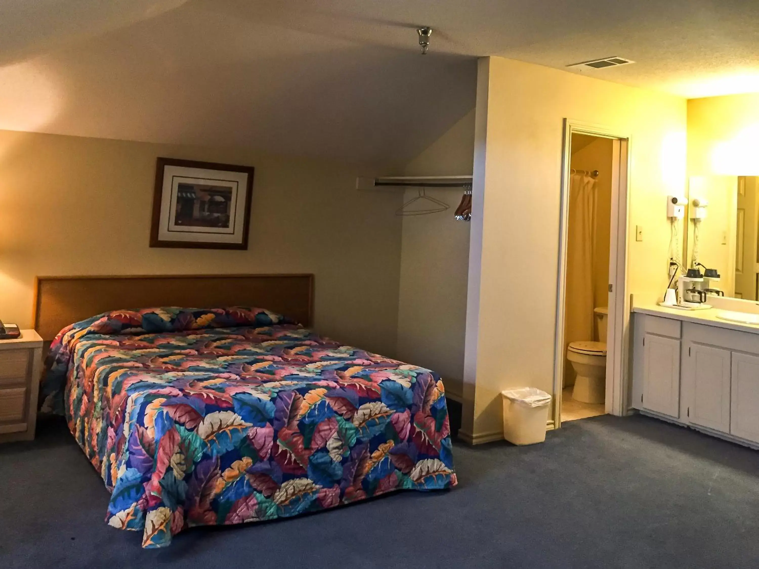 Standard Queen Room in Bent Tree Motel Standard Queen Room in Bent Tree Motel