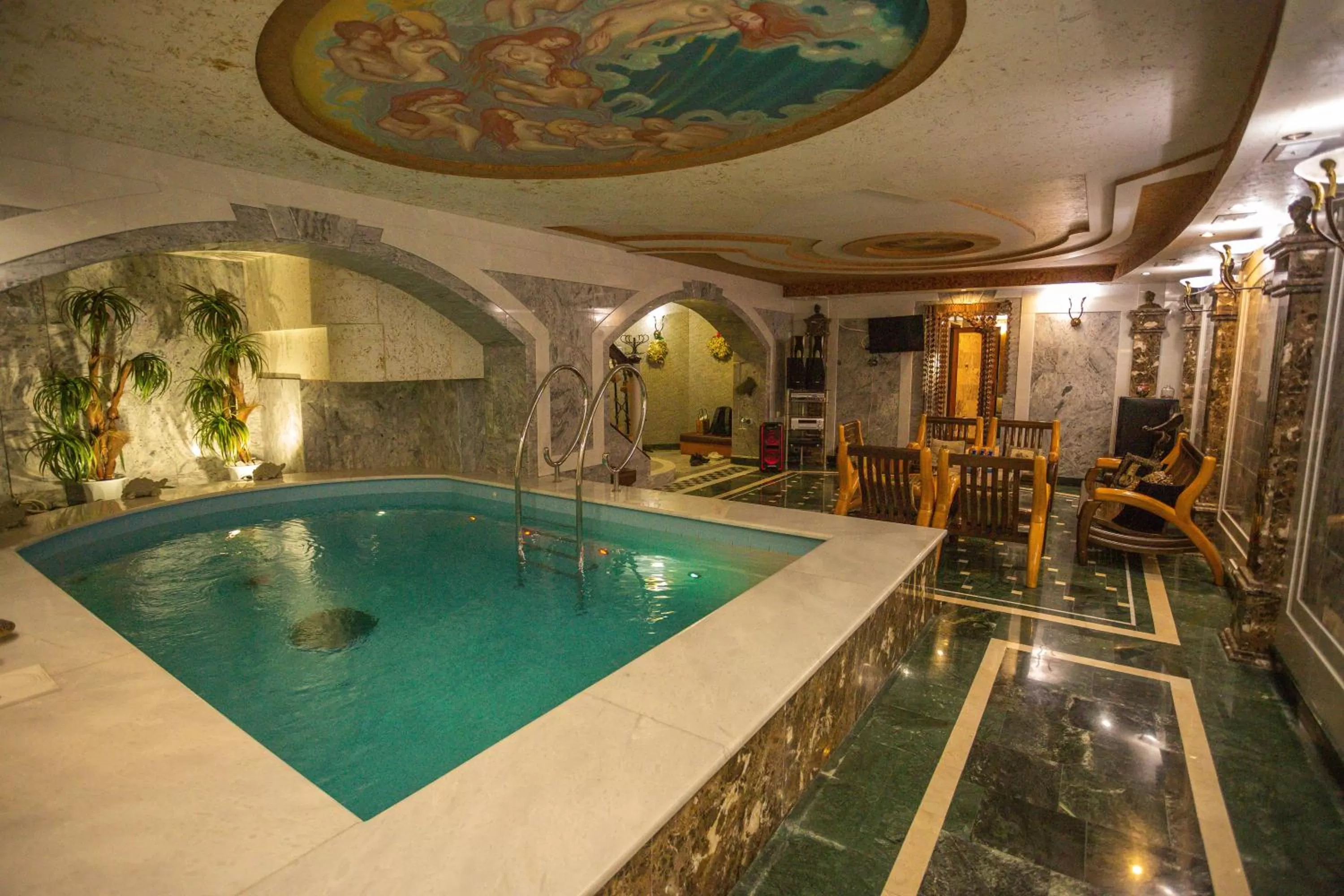 Property building, Swimming Pool in Hotel "Mandarin Clubhouse"