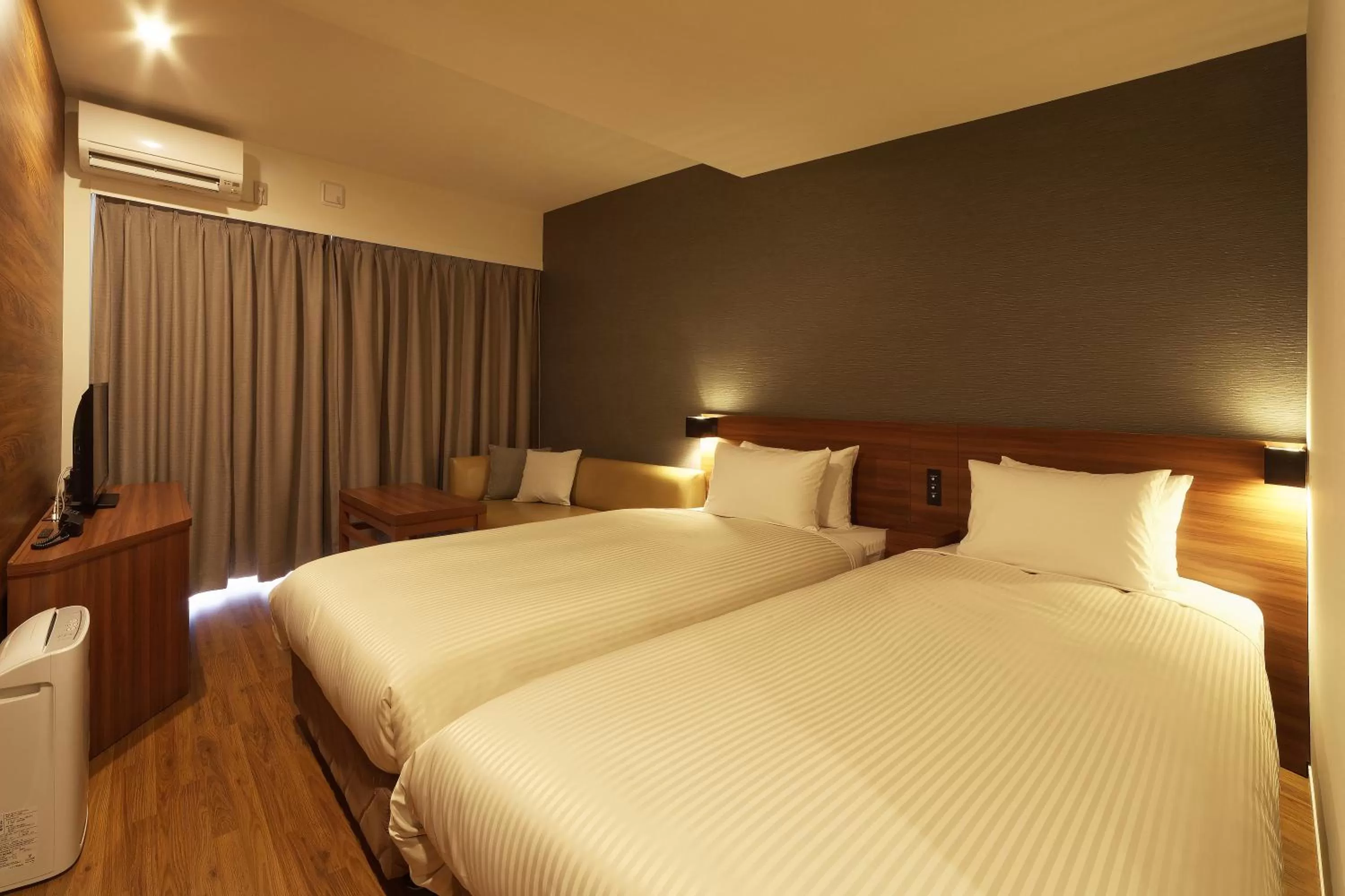 Standard Twin Room with Balcony in Sakura Terrace The Gallery