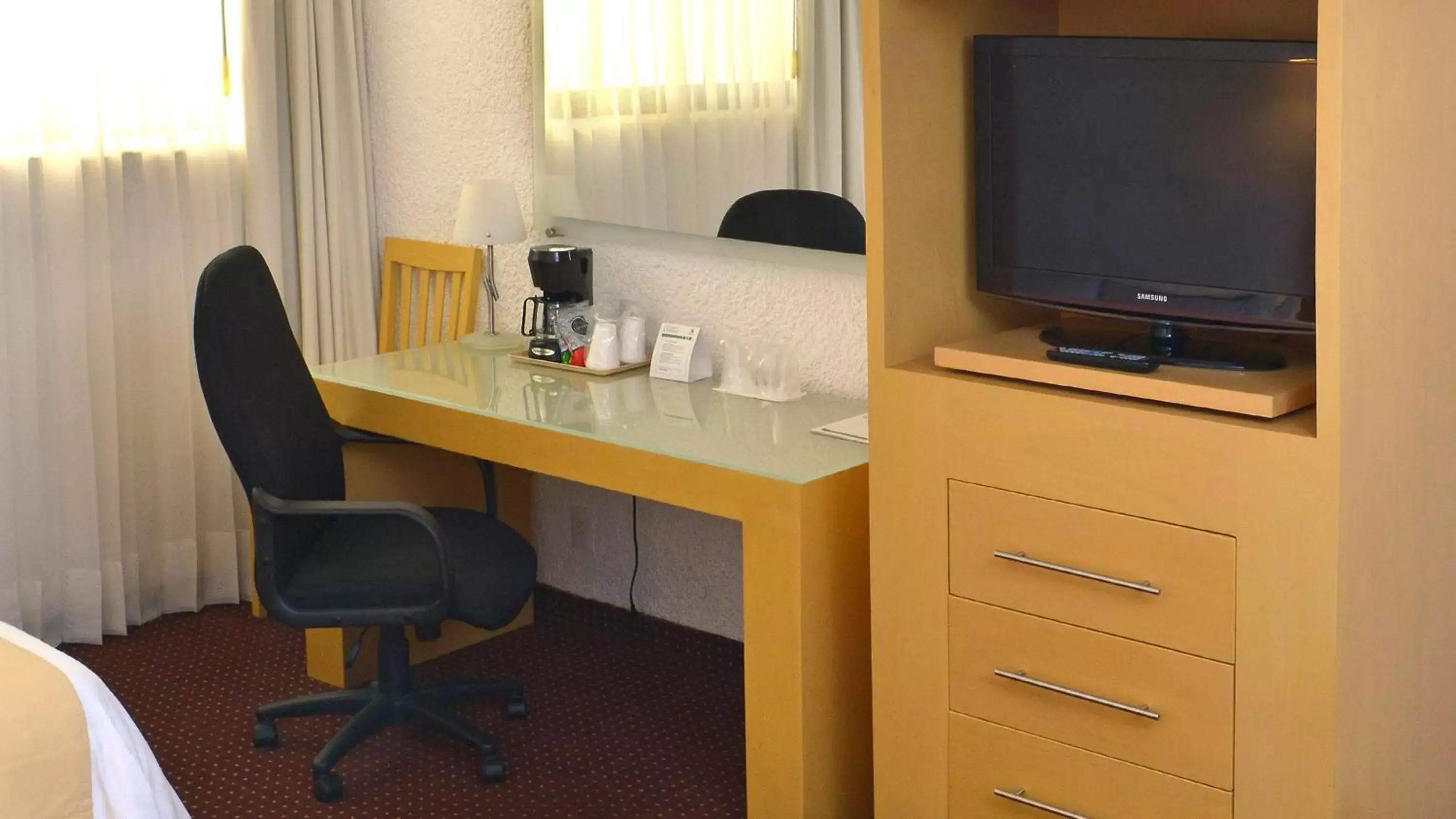 Queen Room with Two Queen Beds - Non-Smoking in Holiday Inn Morelia, an IHG Hotel Queen Room with Two Queen Beds - Non-Smoking in Holiday Inn Morelia, an IHG Hotel