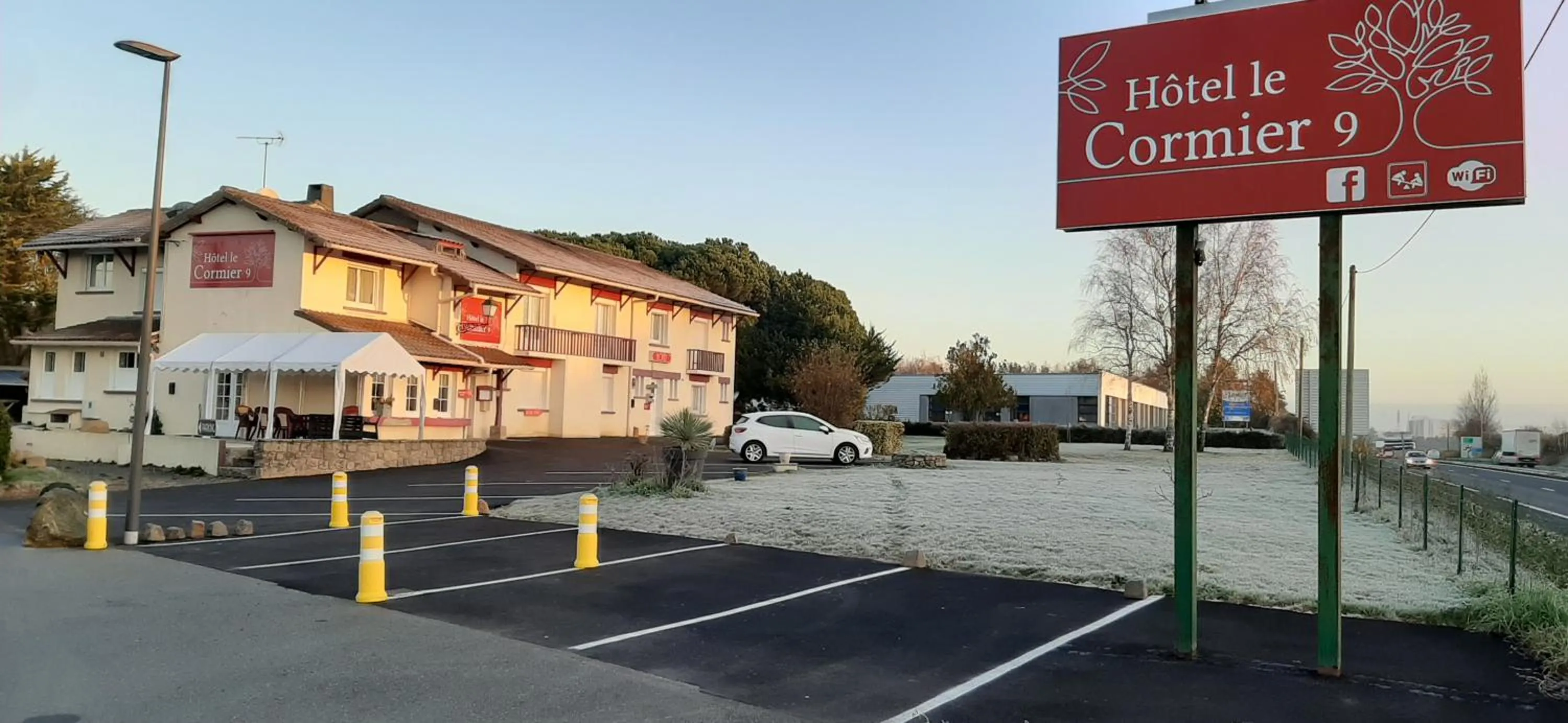 Parking in Hotel Le Cormier 9