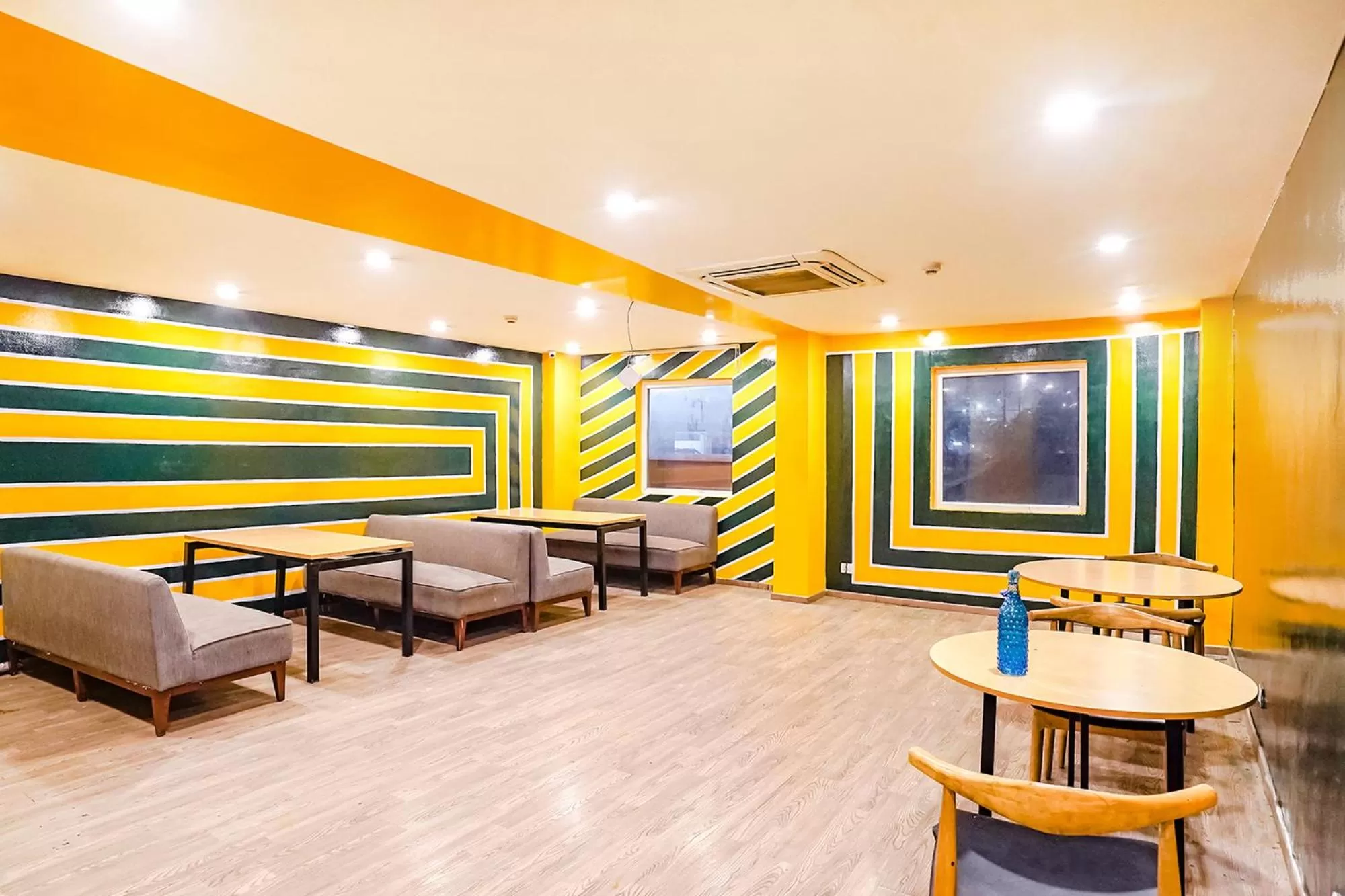 Restaurant/places to eat, Lounge/Bar in FabHotel F9 Sector 121