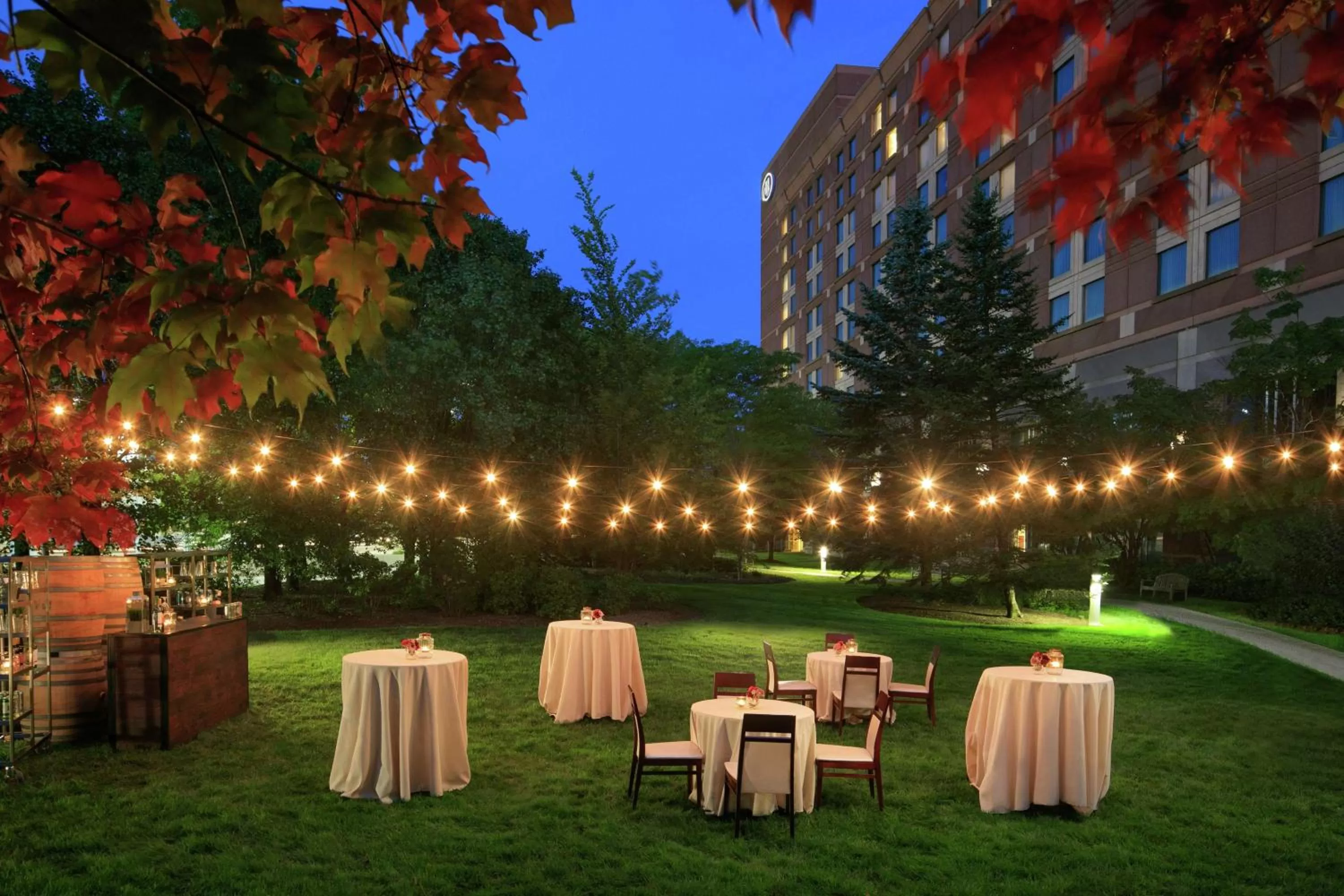 Dining area in Hilton Boston Logan Airport