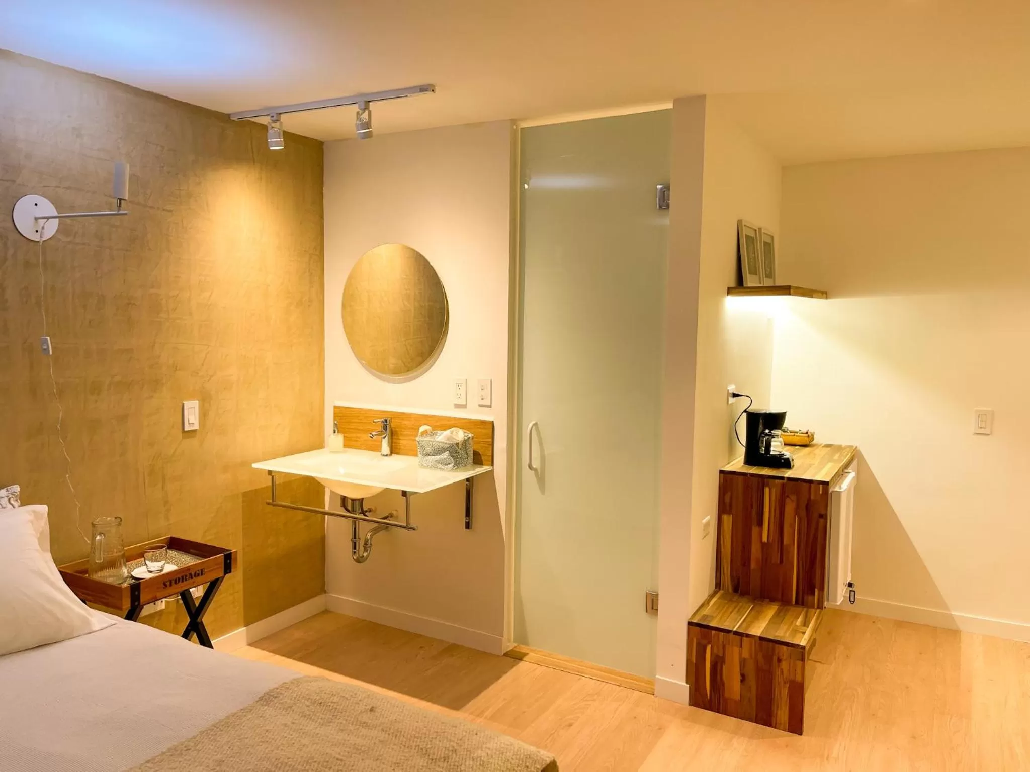 Bathroom, Kitchen/Kitchenette in Lucitania Hotel Boutique