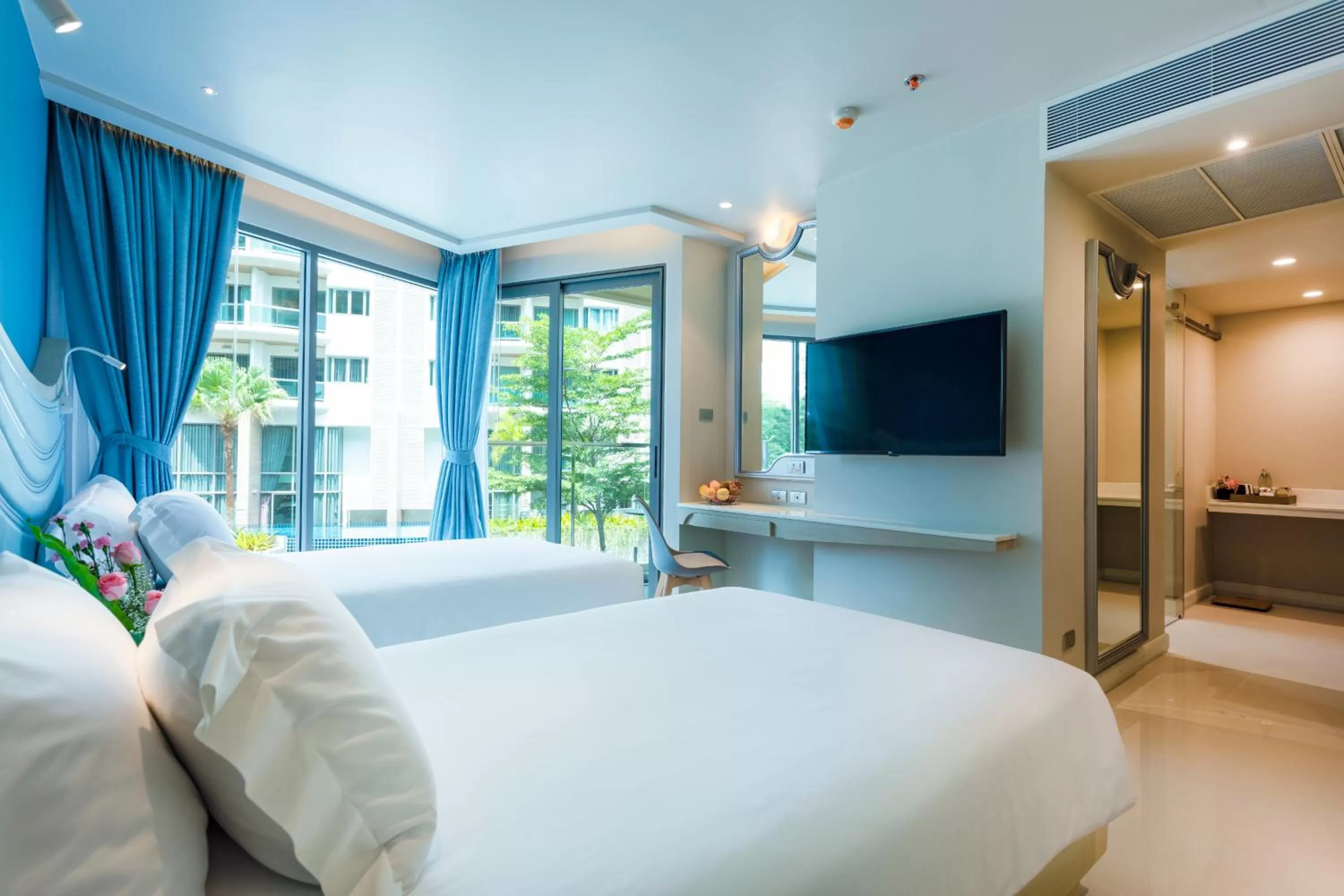 Photo of the whole room, Bed in Centara Sonrisa Residences & Suites Sriracha