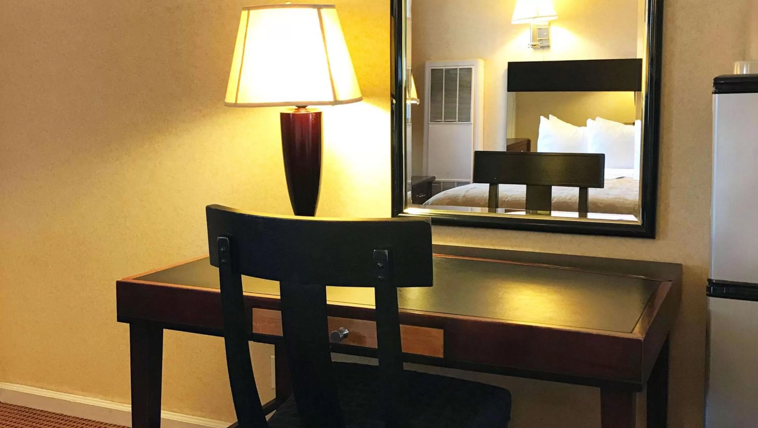 Photo of the whole room in Pacific Heights Inn