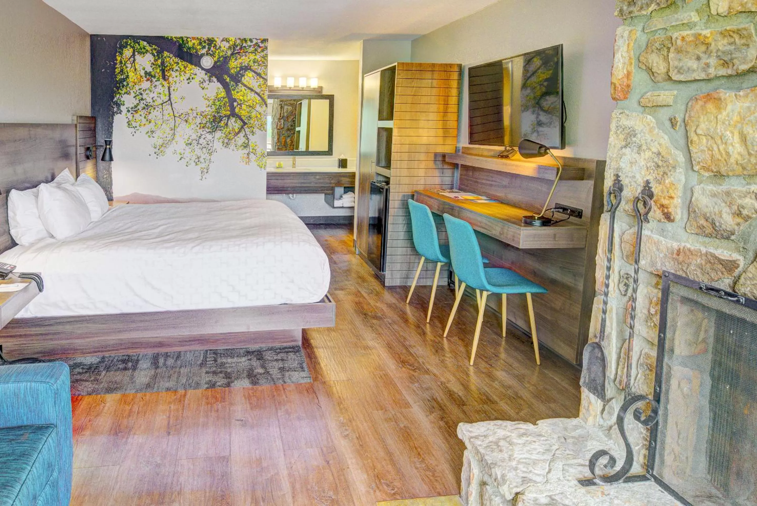 Guests, Bed in Clarion Pointe Downtown Gatlinburg