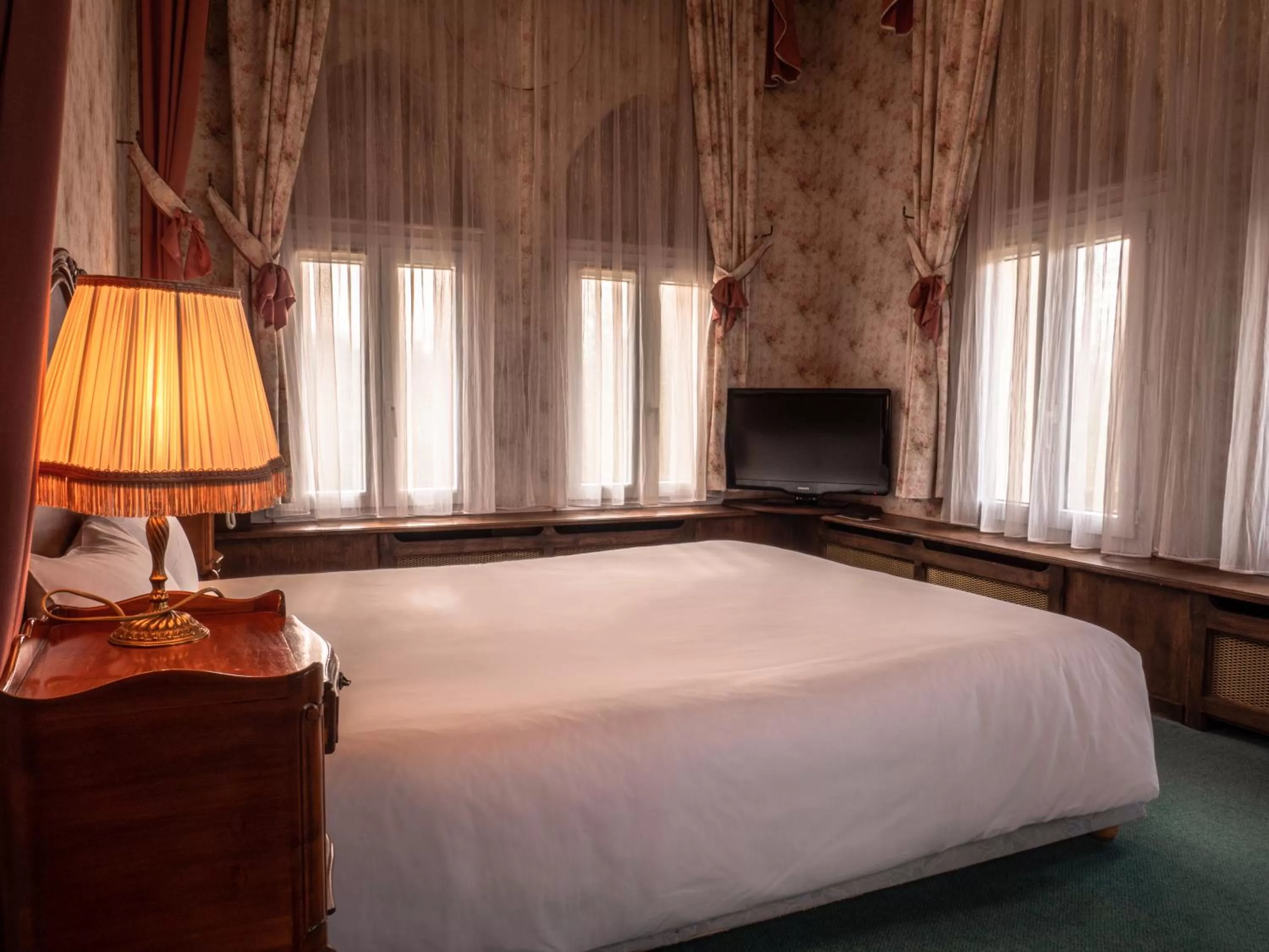 Bedroom, Bed in Château Des Bondons EI