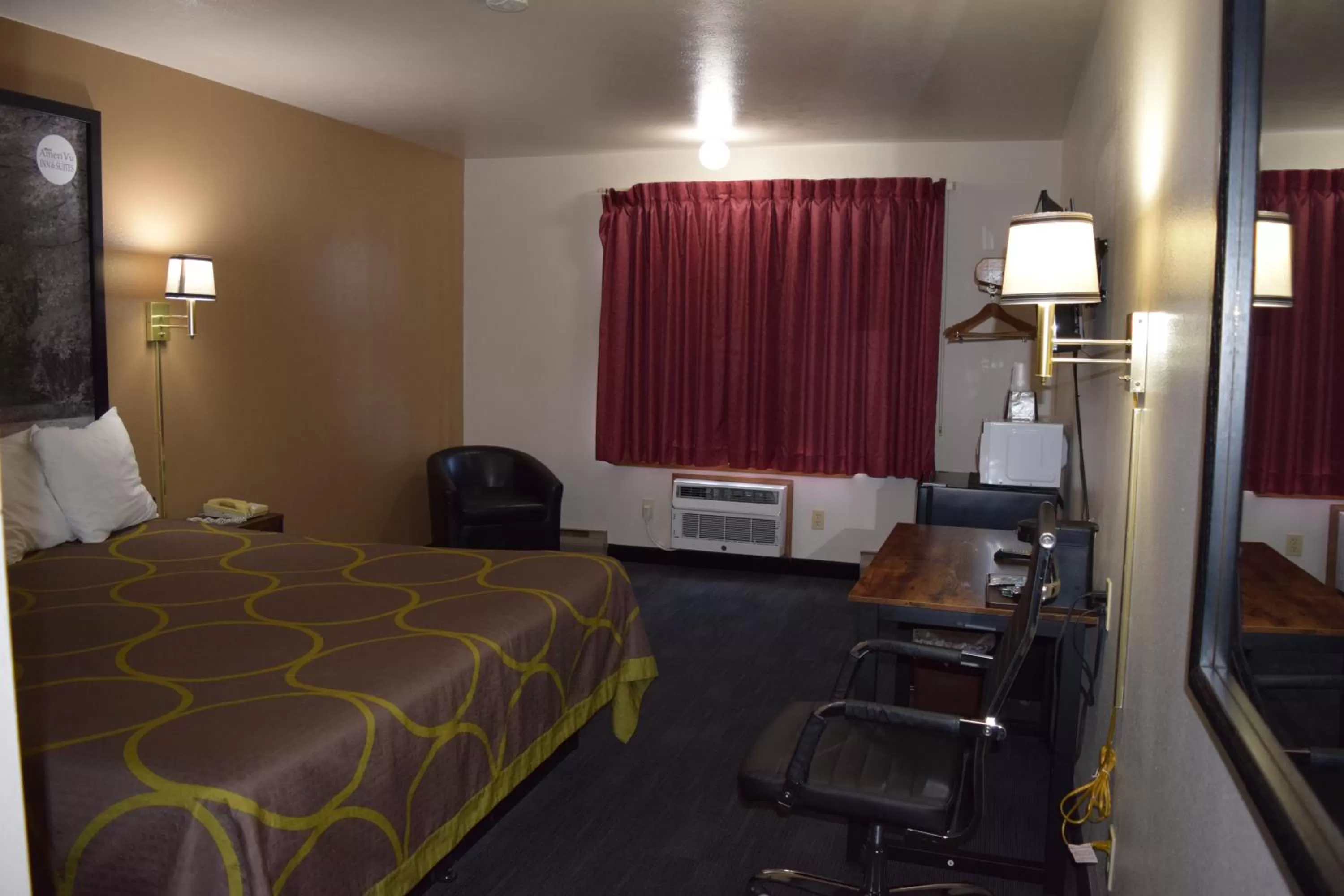 Photo of the whole room, Bed in AmeriVu Inn and Suites Shawano WI