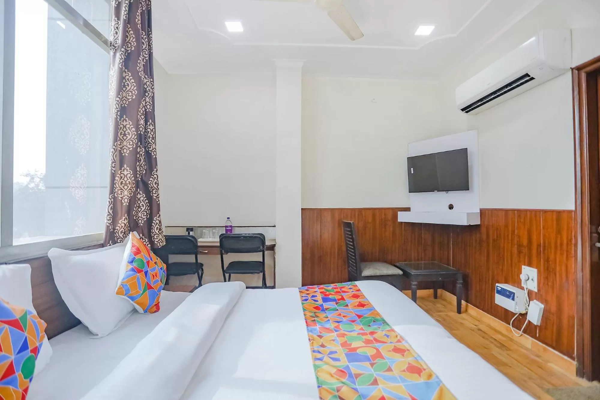 TV and multimedia, Bed in FabHotel Hexa Ghaziabad