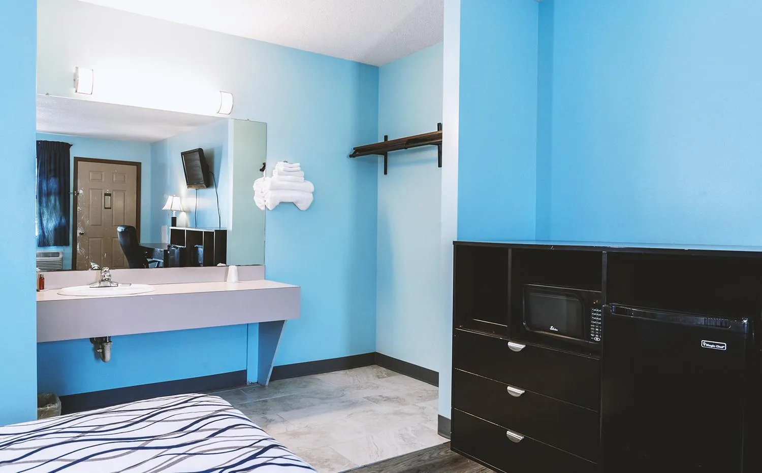 View (from property/room), Bed in Blue Way Inn & Suites Wellington