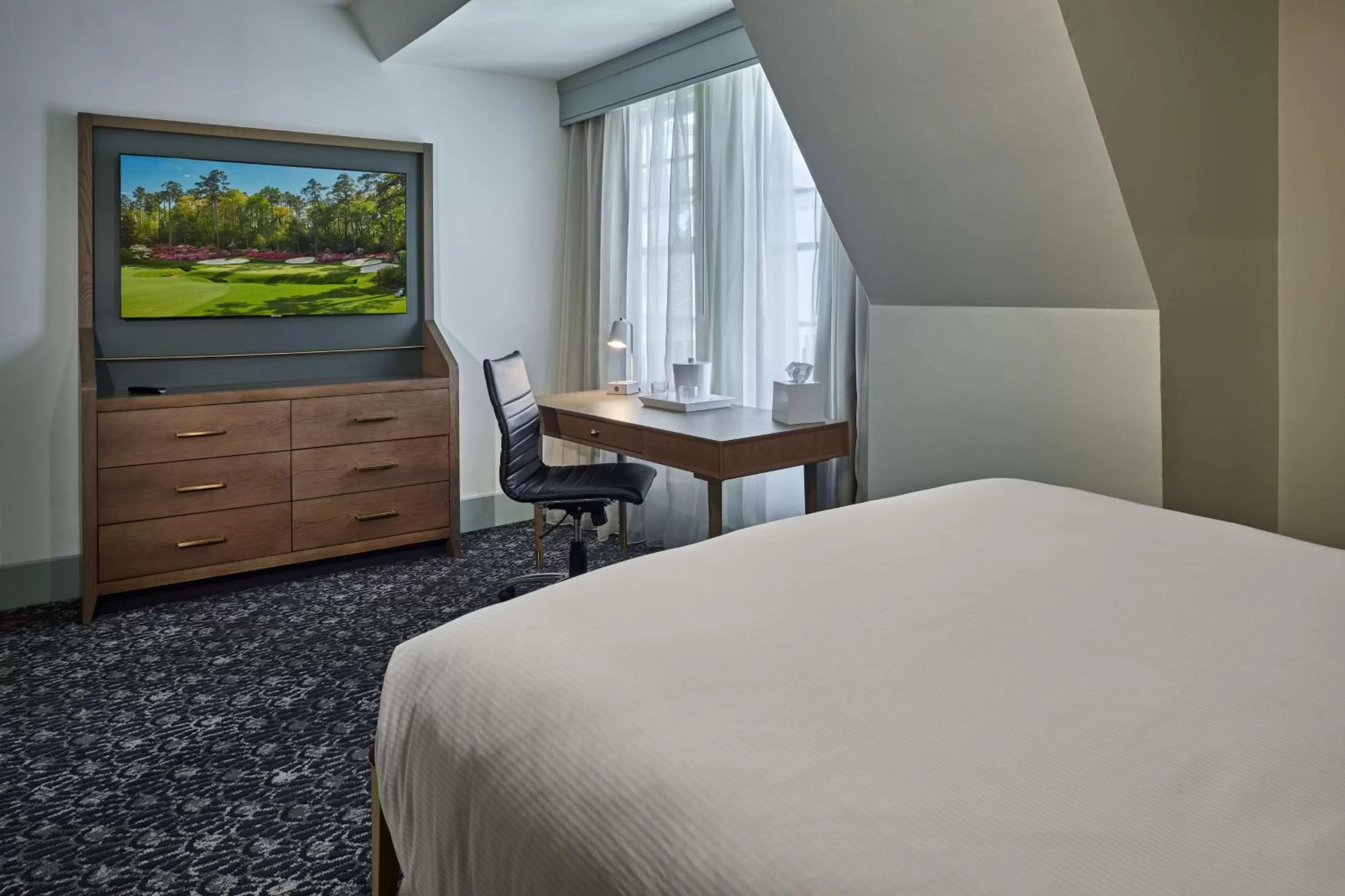 Bedroom, Bed in The Partridge Inn Augusta, Curio Collection by Hilton