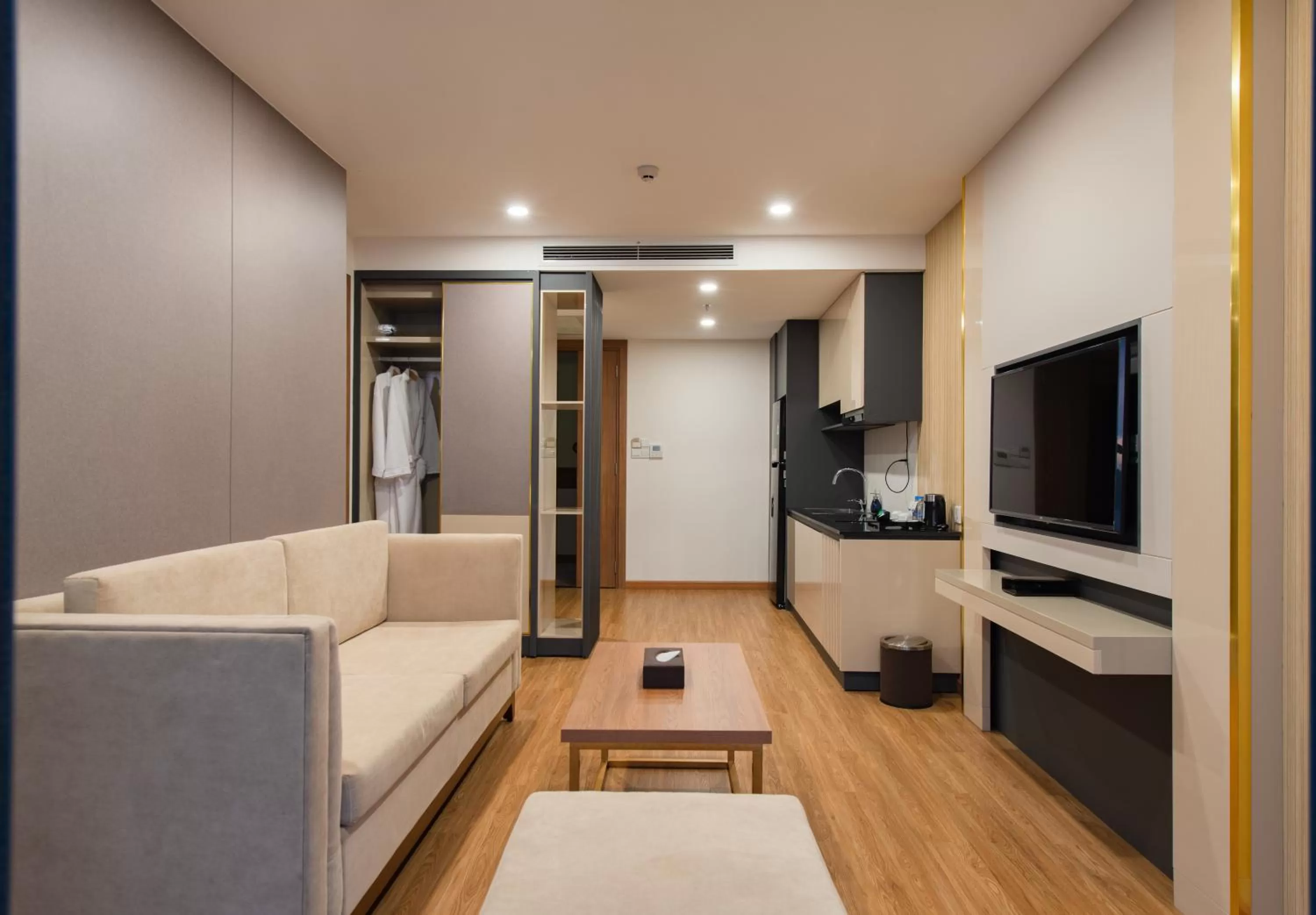 Communal lounge/ TV room in Grand Gosia Hotel