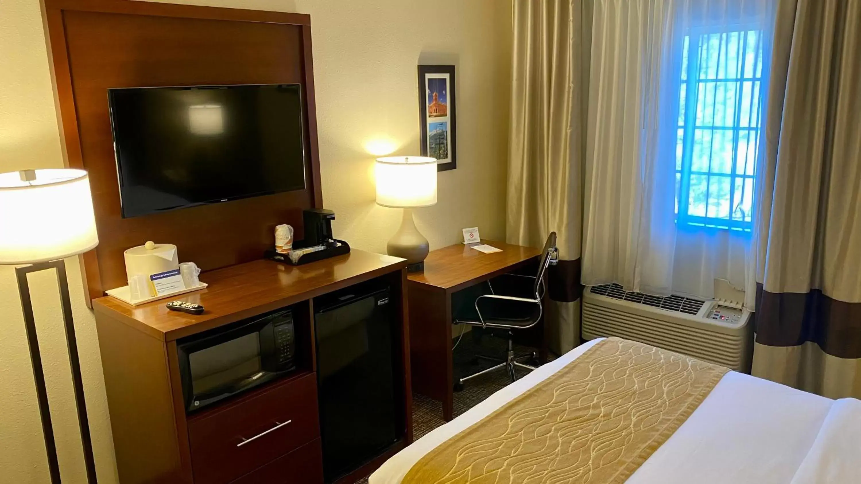 Queen Room Fourth Floor - Accessible/Non-Smoking in Comfort Inn I-17 & I-40 Flagstaff Queen Room Fourth Floor - Accessible/Non-Smoking in Comfort Inn I-17 & I-40 Flagstaff