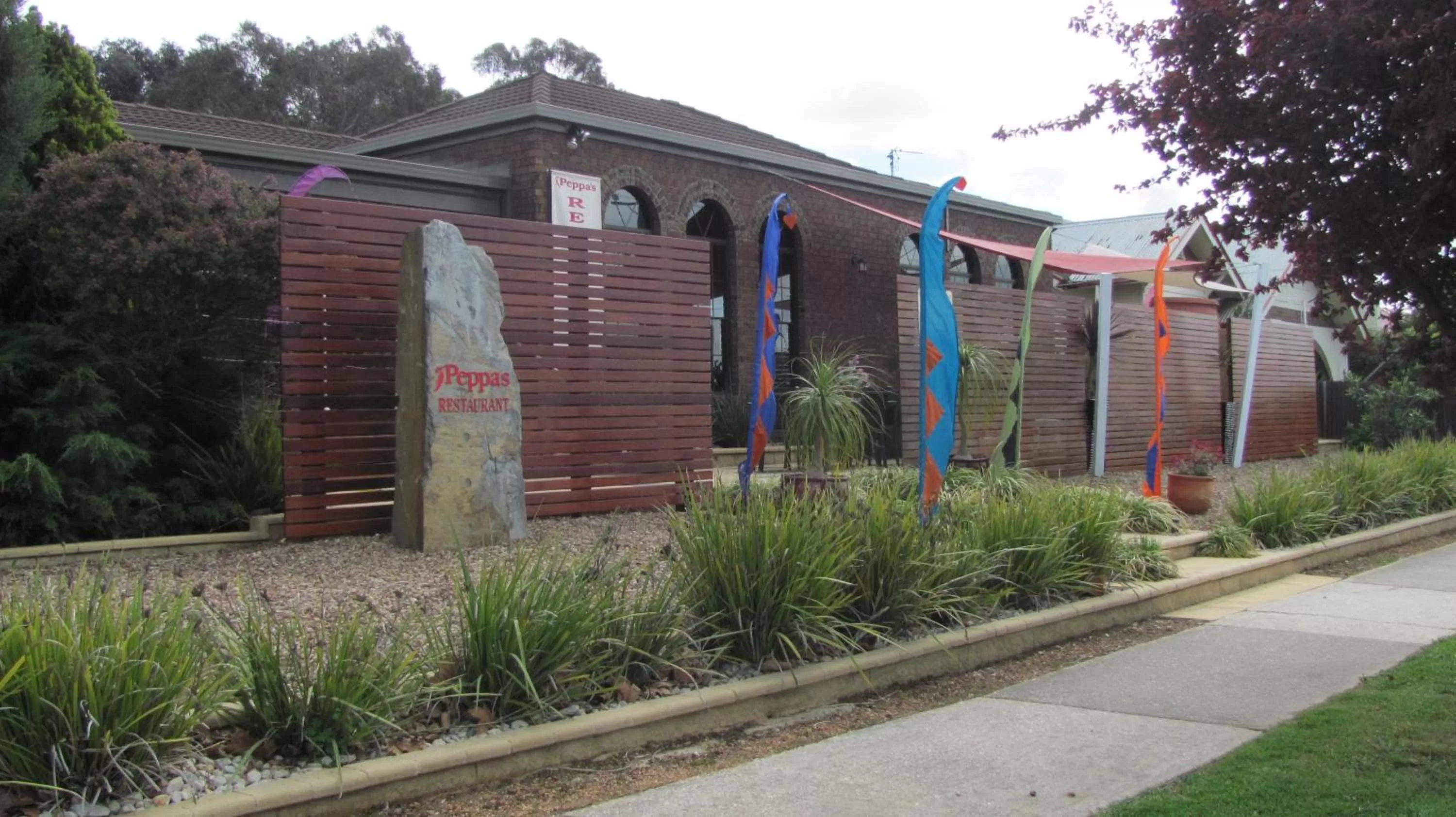 Restaurant/places to eat, Property Building in Bristol Hill Motor Inn