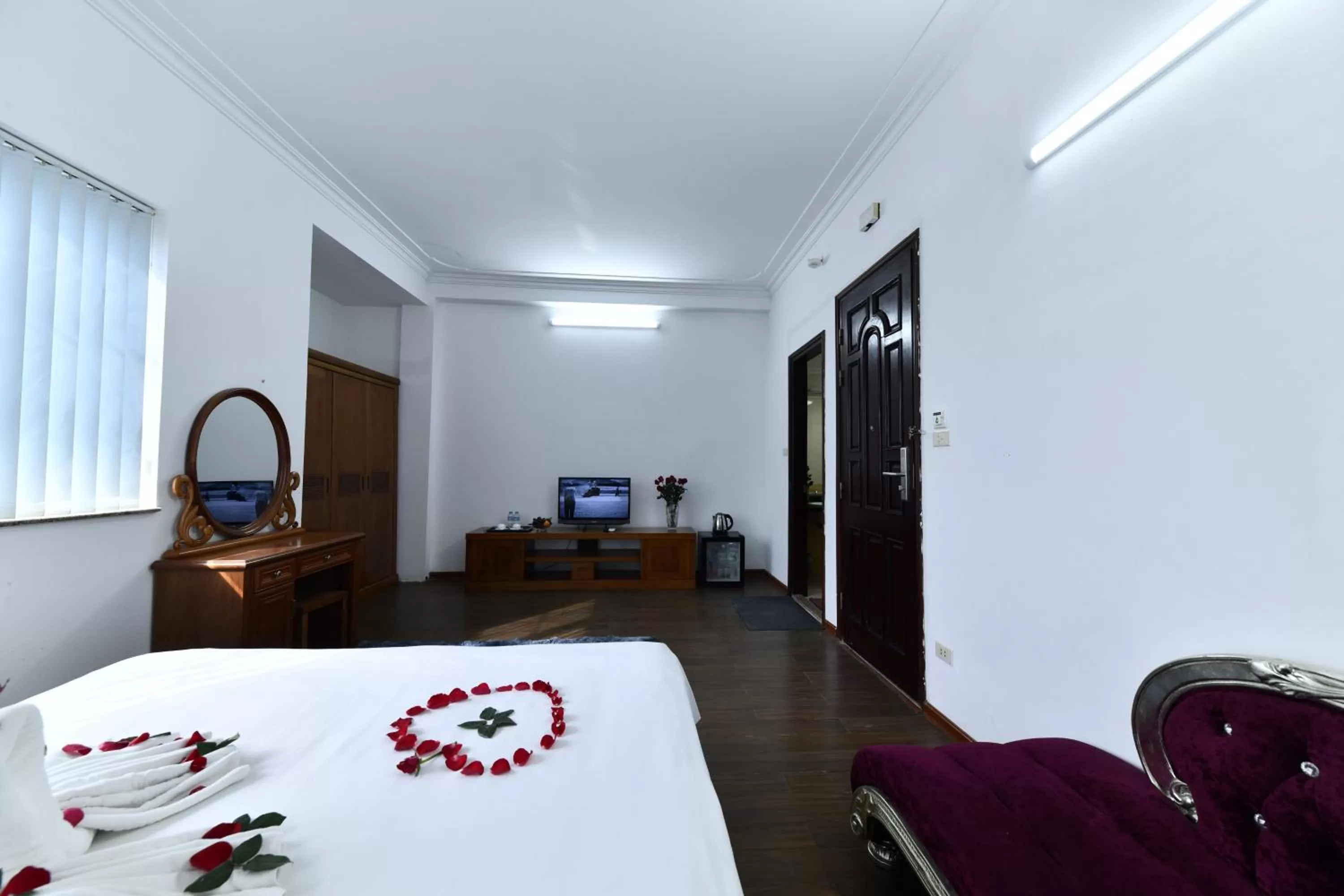 Bedroom, Bed in Phoenix Legend Hotel Hanoi