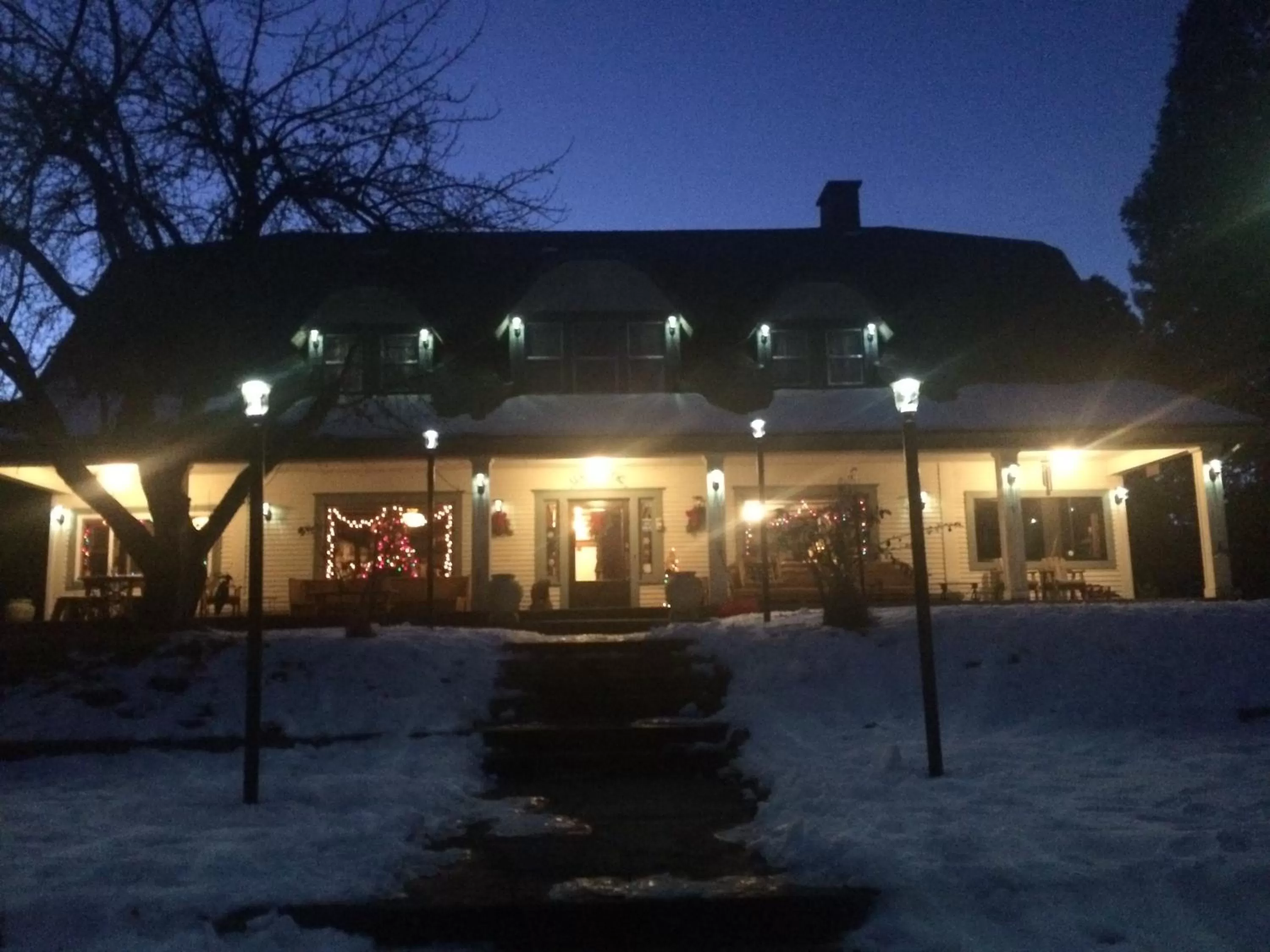 Property Building in Mount Shasta Ranch Bed and Breakfast