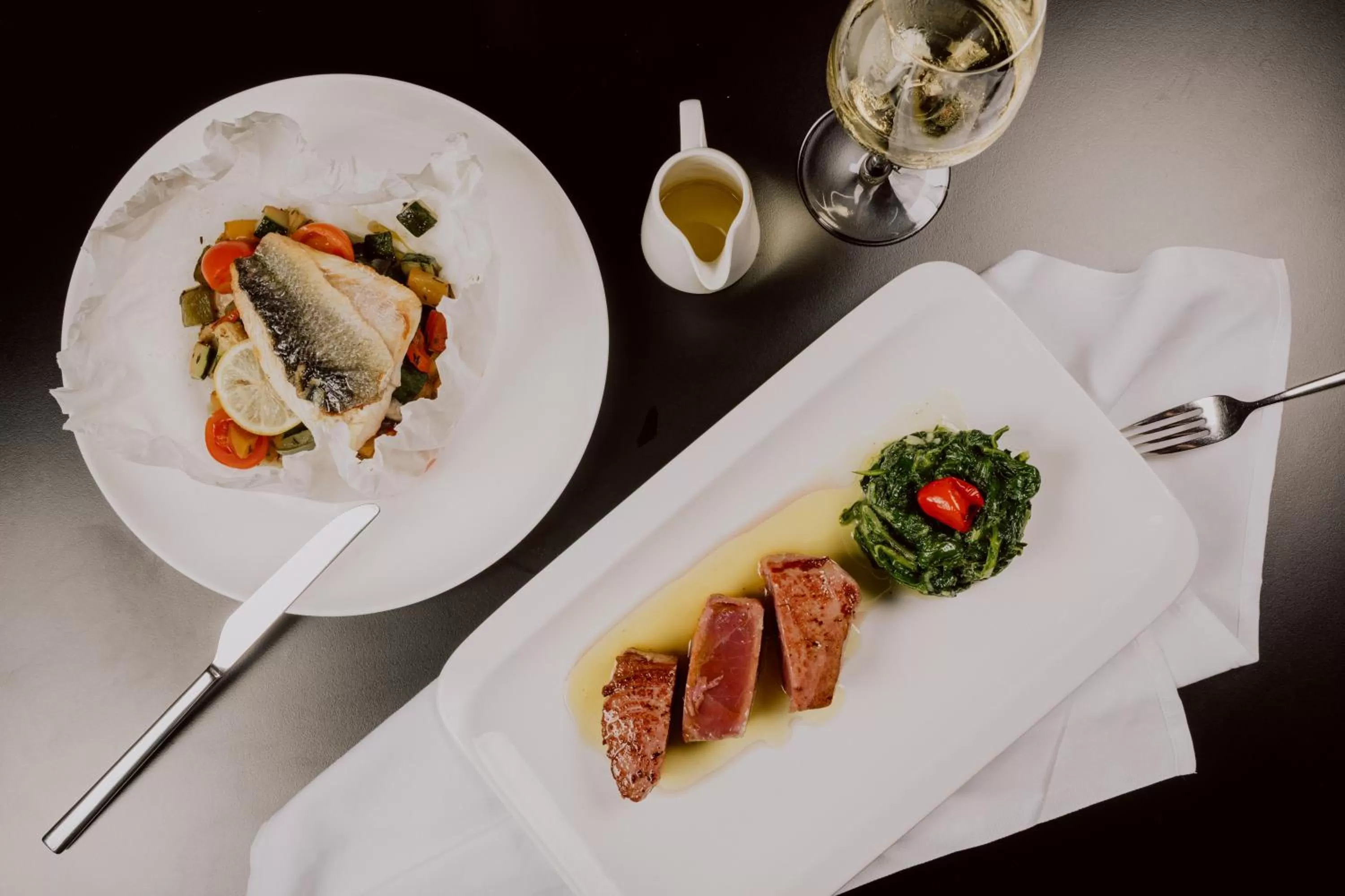 Restaurant/places to eat in Bellevue Superior City Hotel