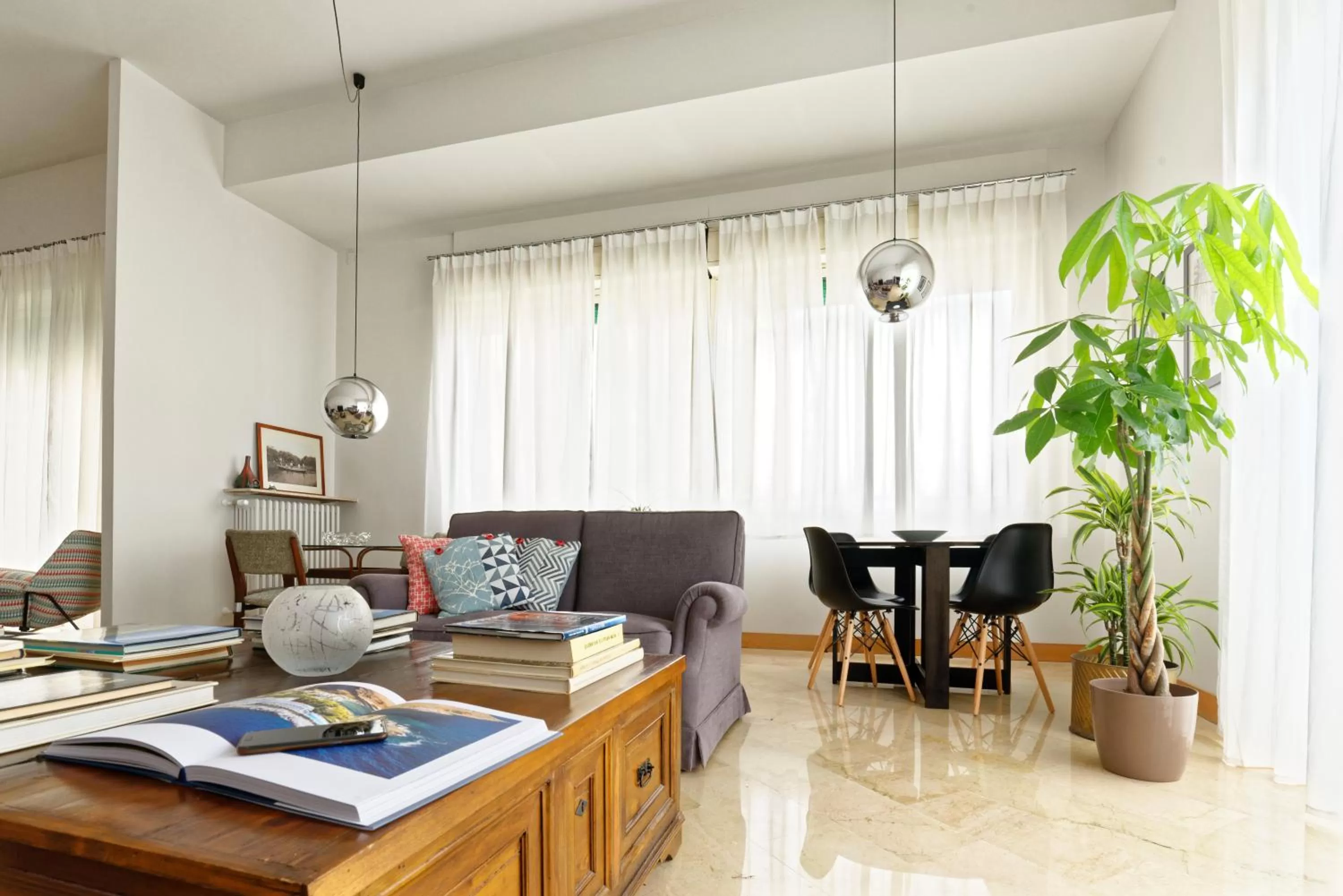 Communal lounge/ TV room in B&B Questa casa non e'un albergo