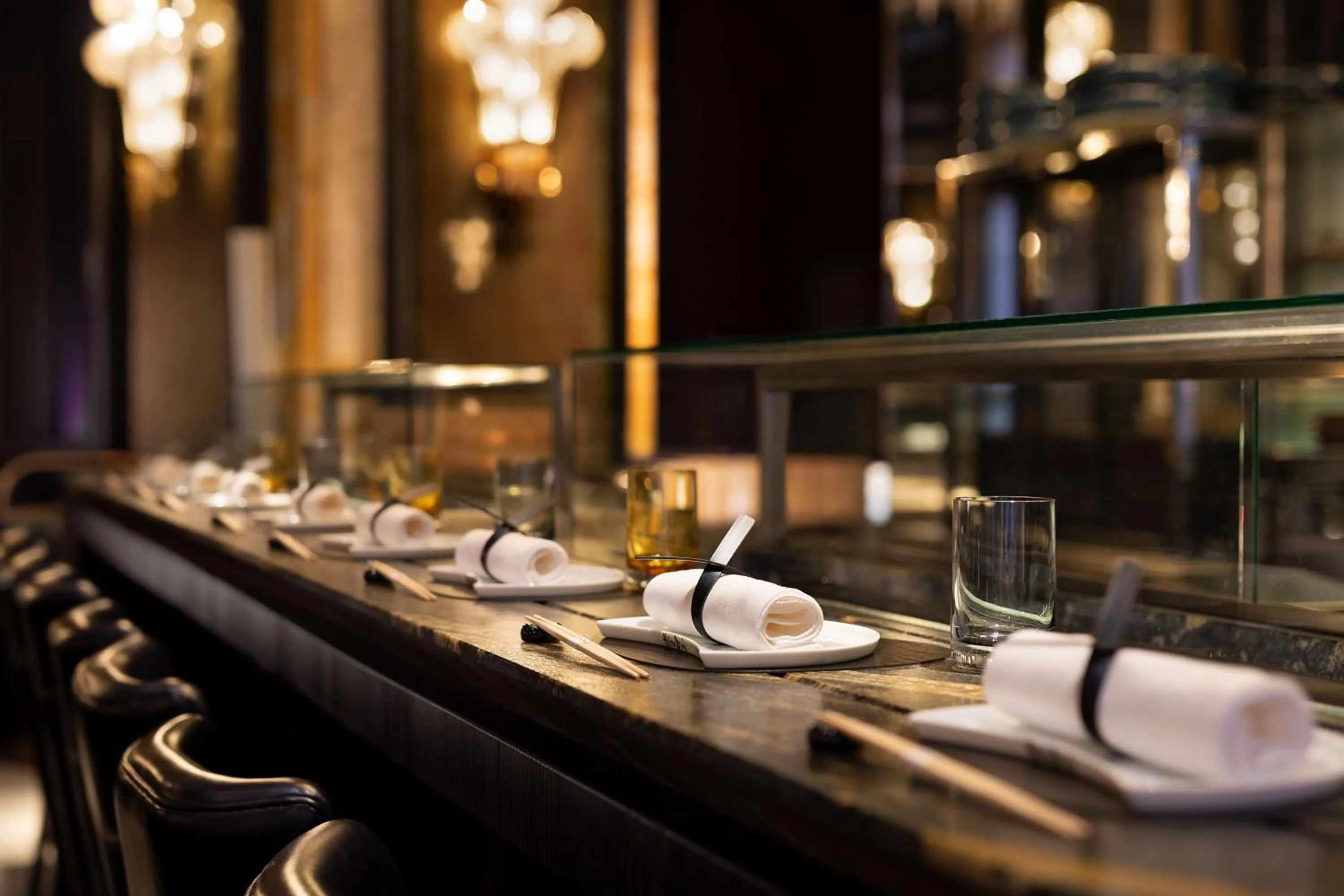 Restaurant/places to eat in Prince de Galles, a Luxury Collection hotel, Paris