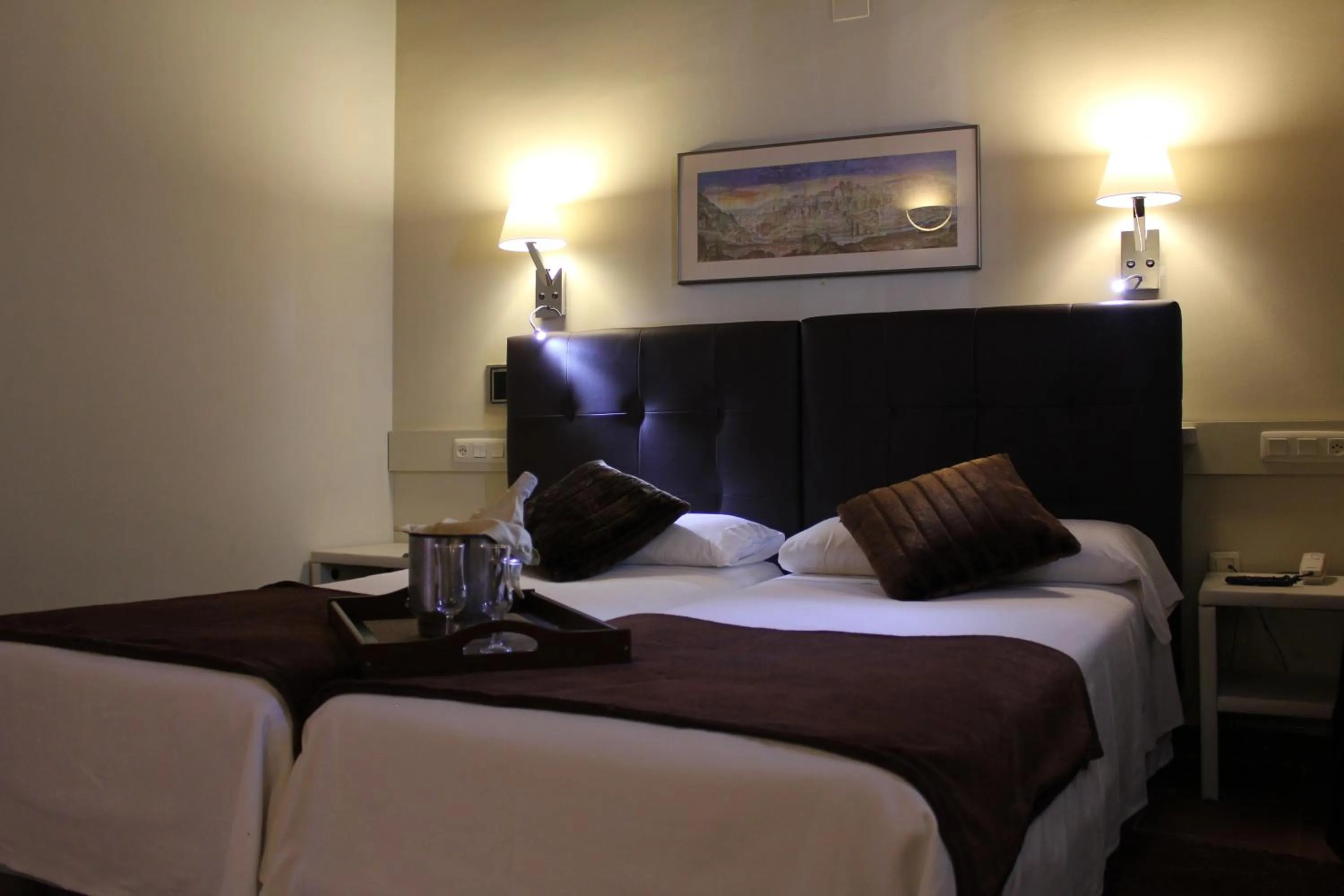 Bed in Hotel Leonor de Aquitania