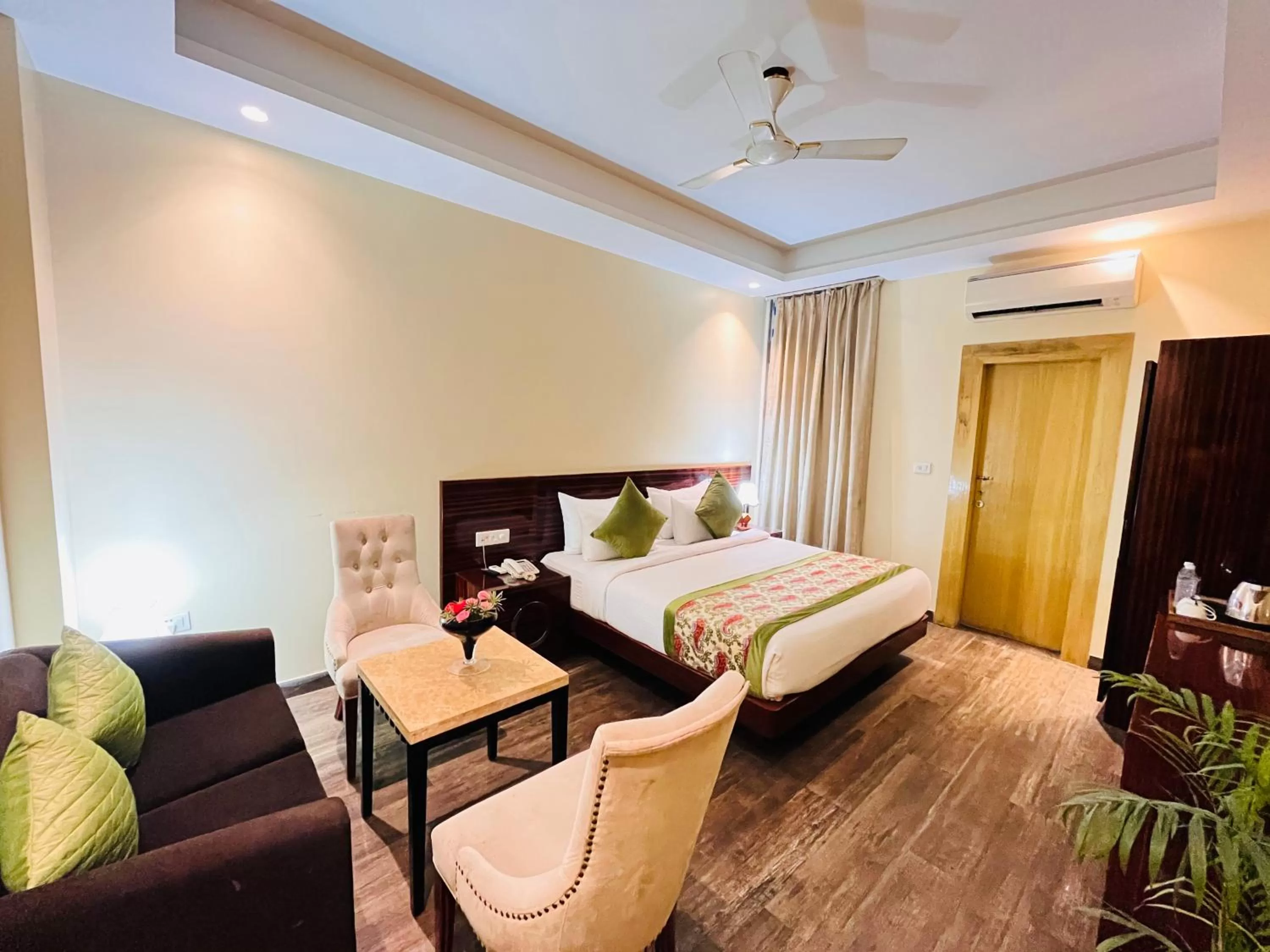 Bed in Hotel Banz near Delhi Airport