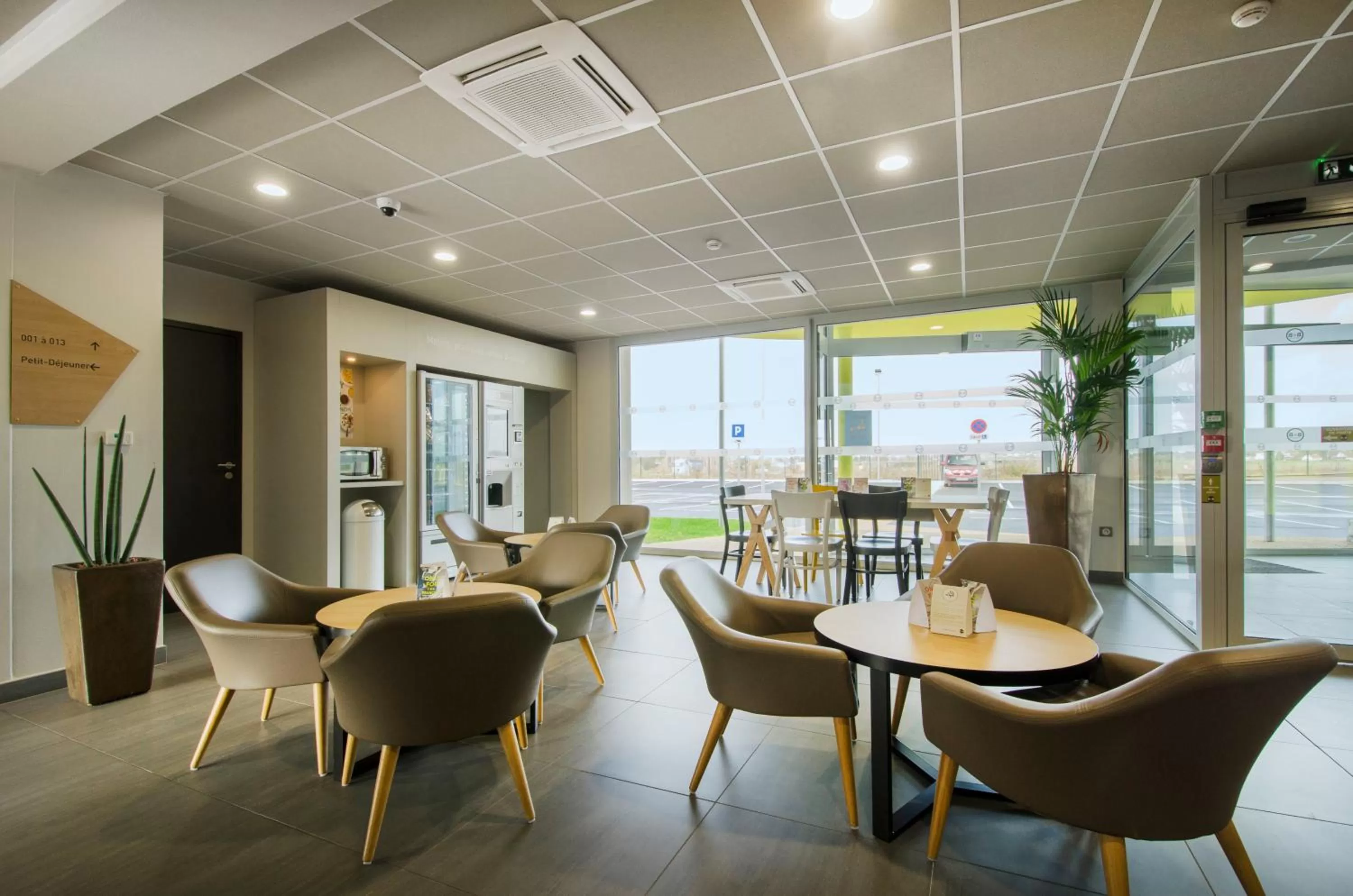 Lobby or reception in B&B HOTEL Montargis-Amilly