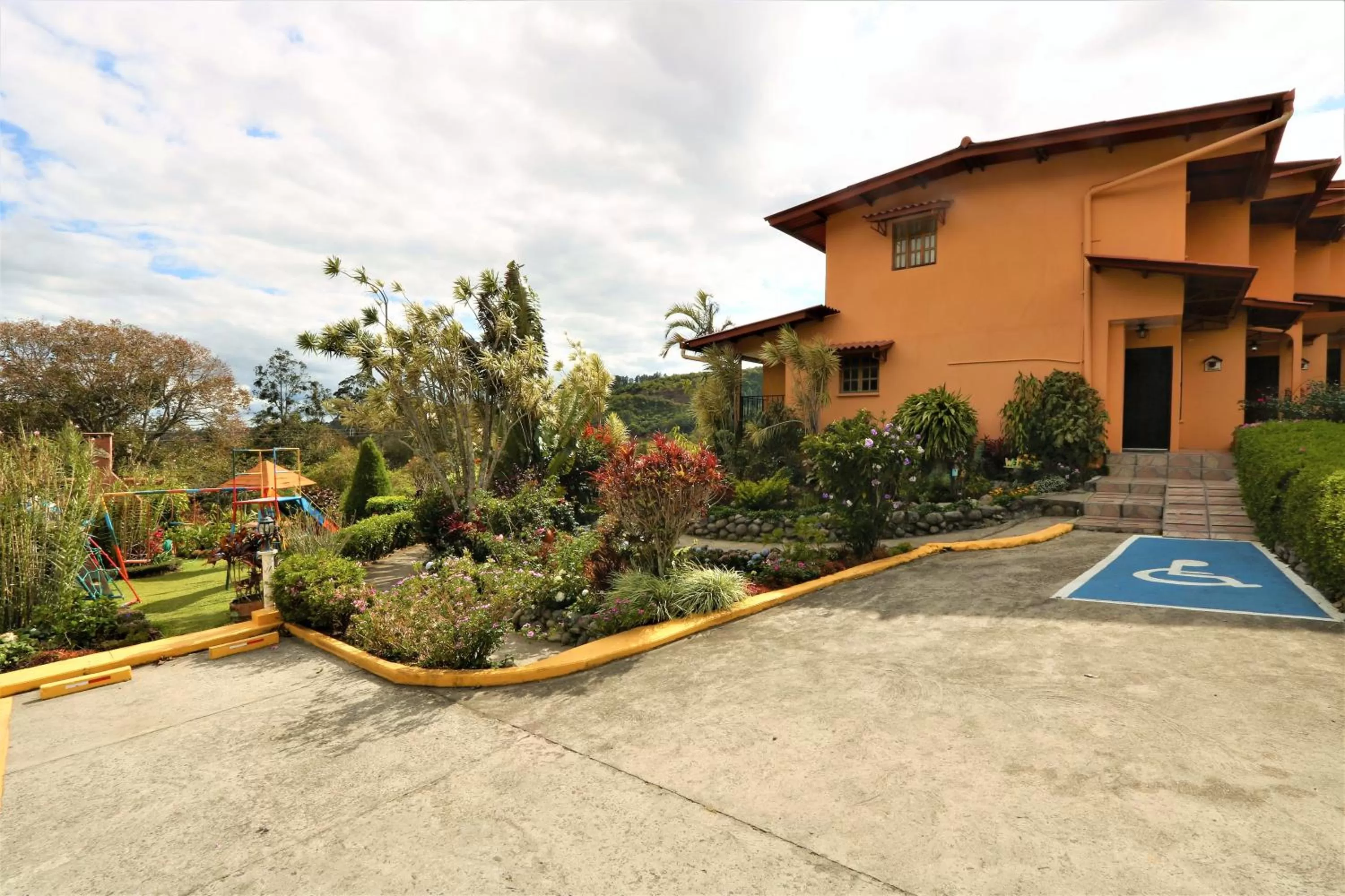 Property Building in Aparthotel Los Pinos