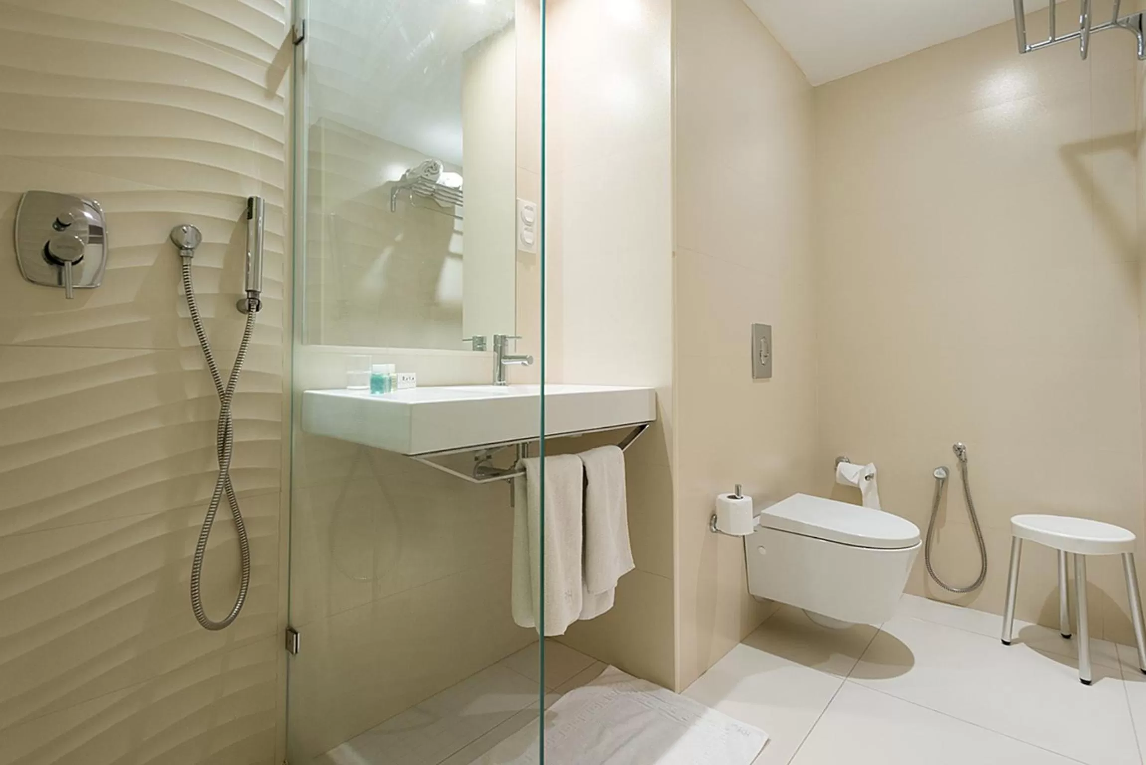 Shower in Golf Royal Hotel