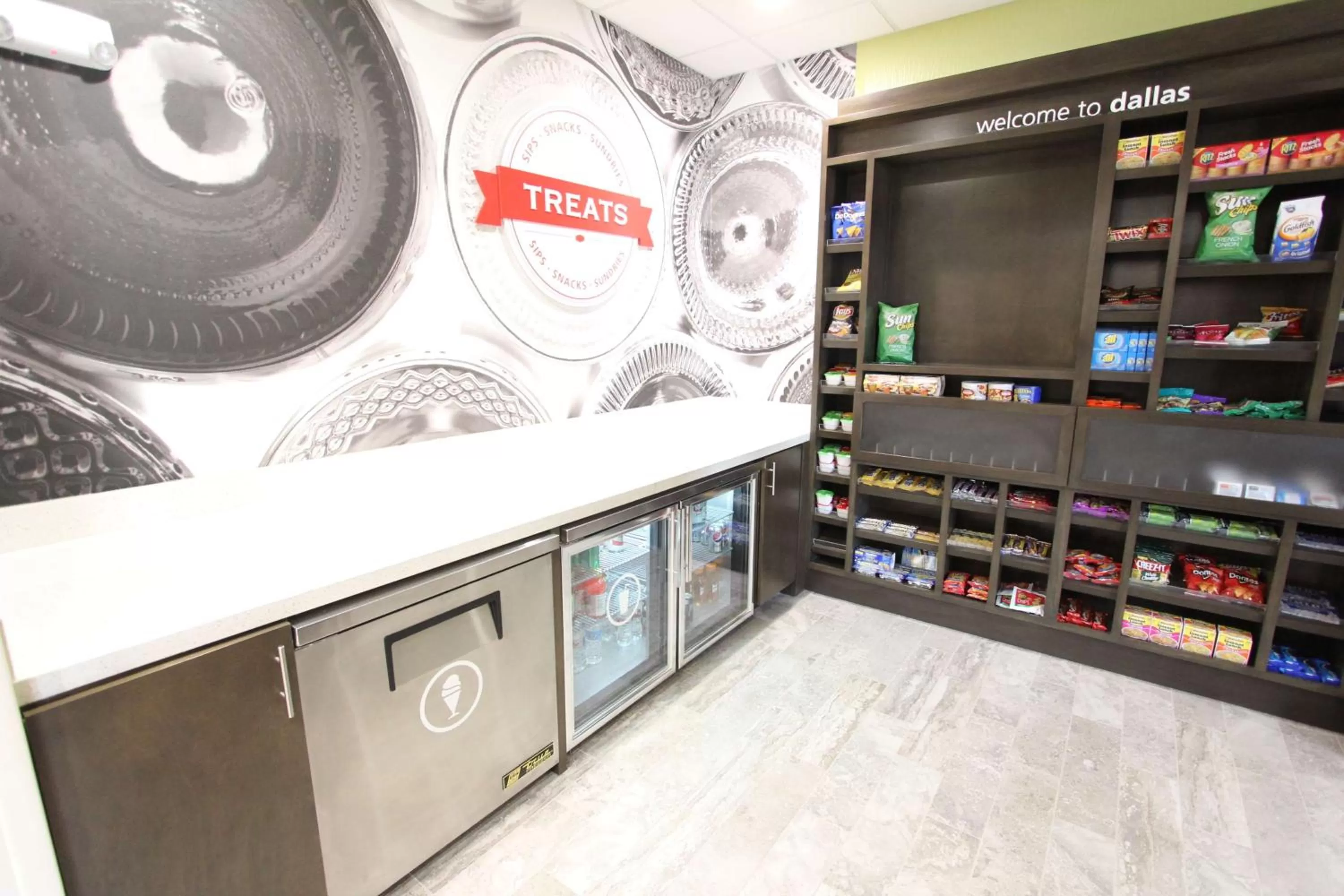 Restaurant/places to eat in Hampton Inn & Suites Dallas Market Center