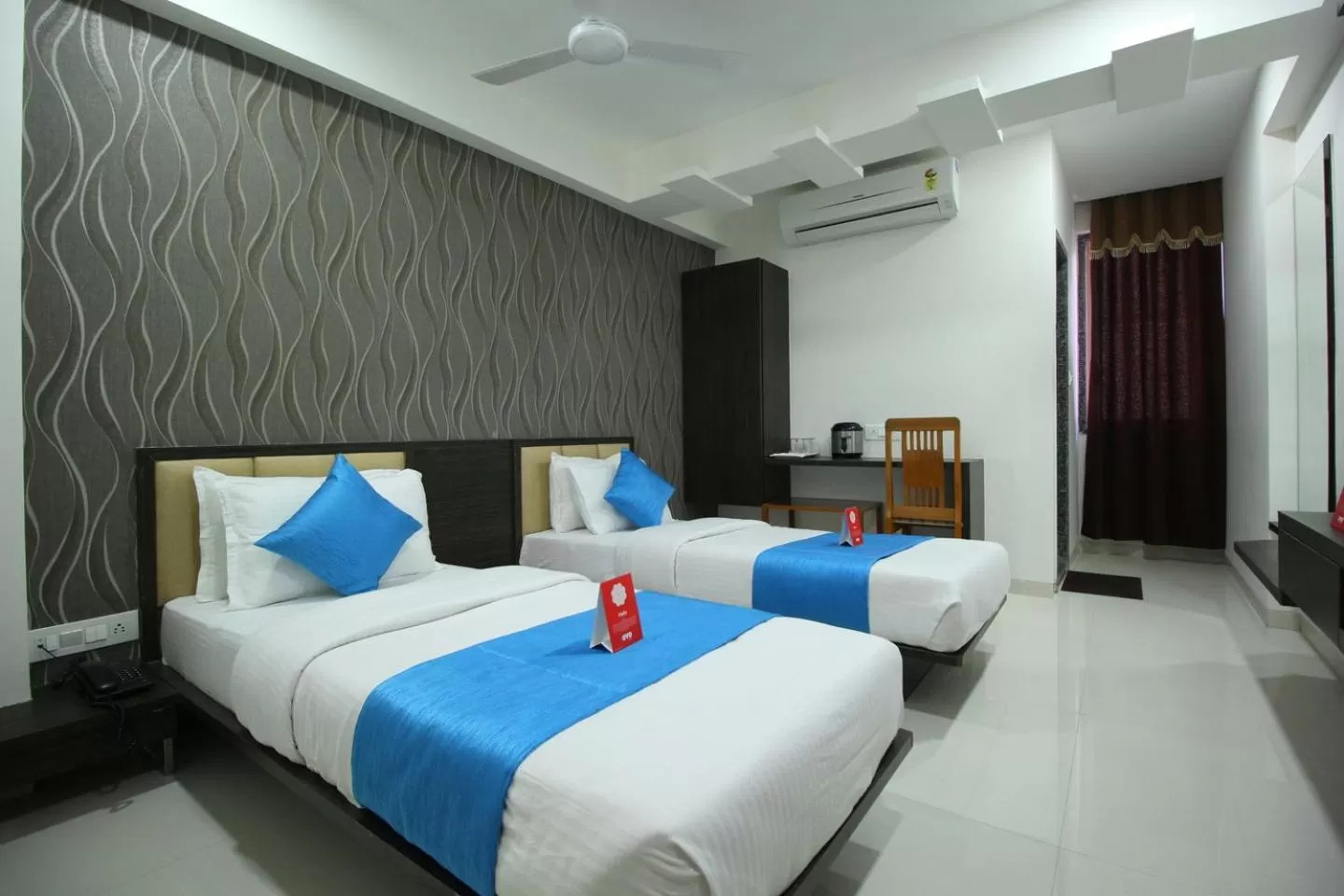 Photo of the whole room, Bed in The Pacific Hotel