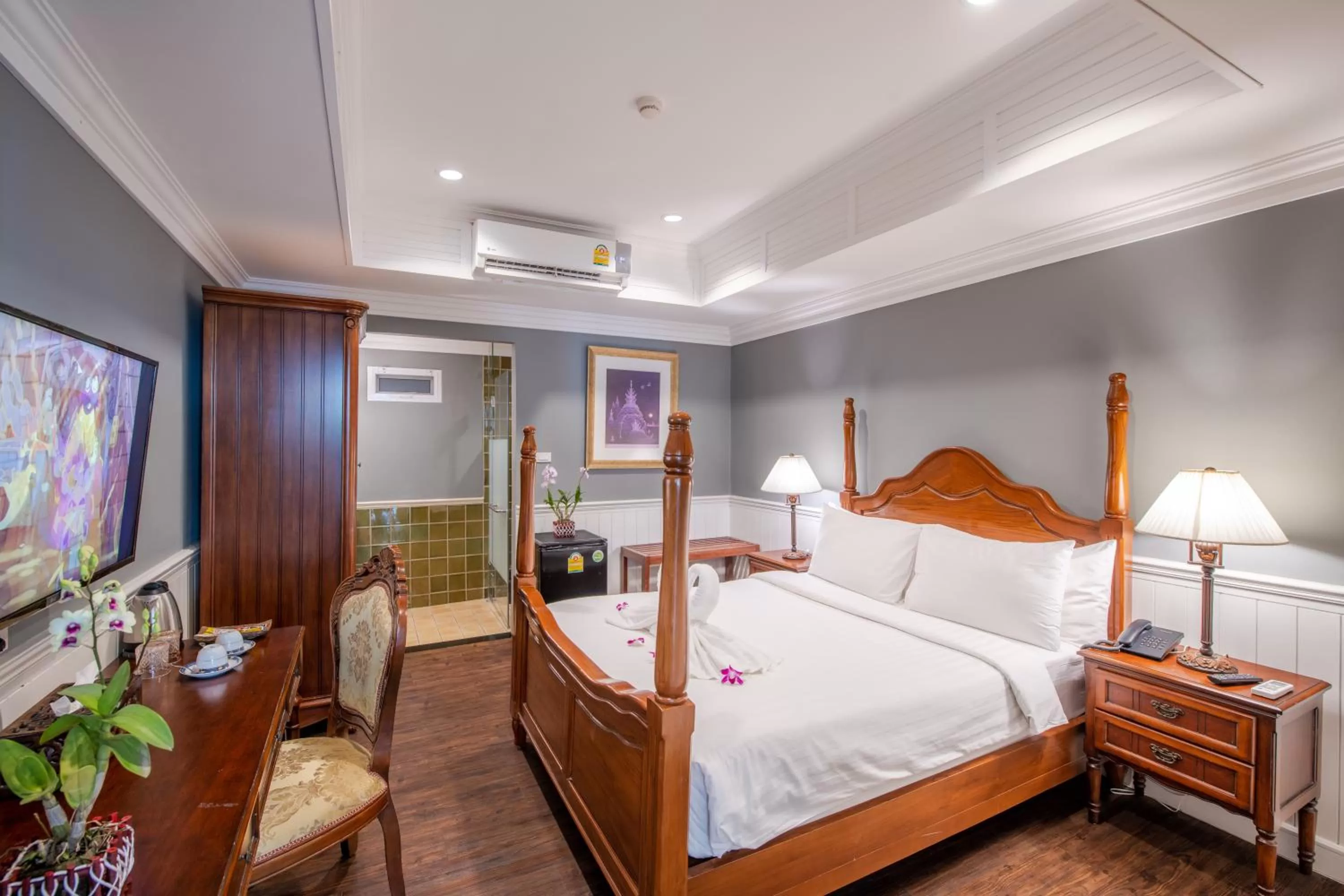 Bedroom, Bed in The Orchid House 153