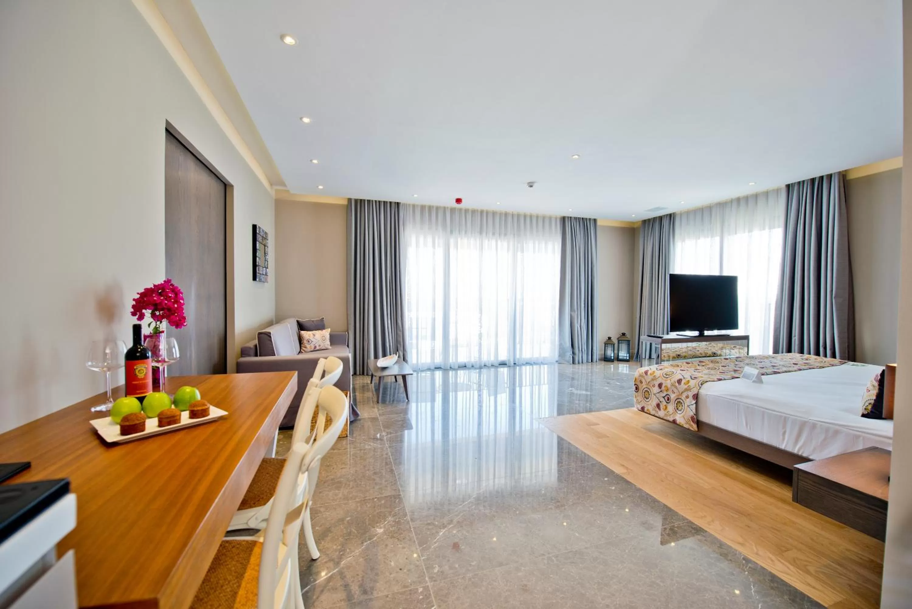 Kitchen or kitchenette, Bed in Ramada Resort by Wyndham Bodrum