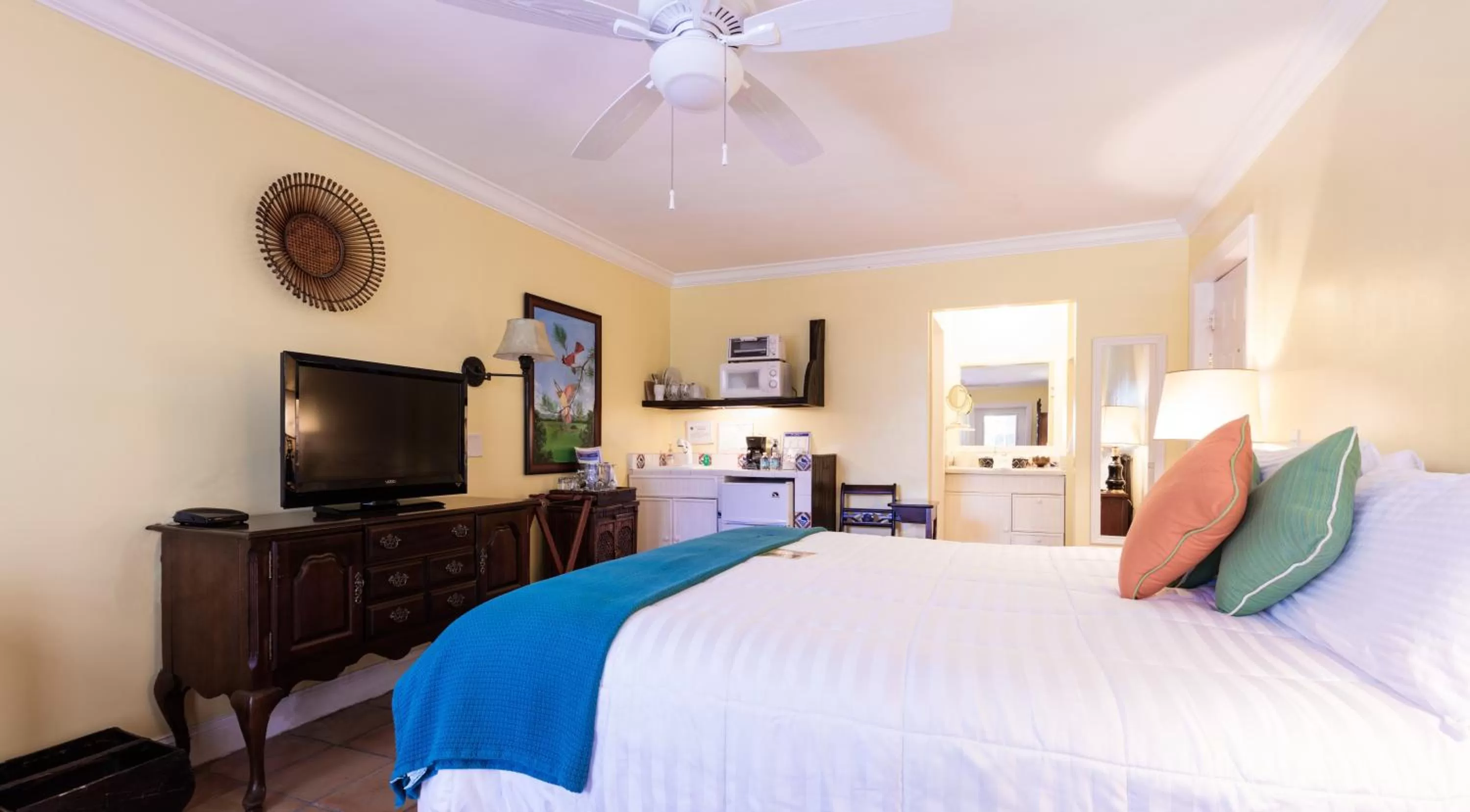 Bedroom, Bed in The Caribbean Court Boutique Hotel