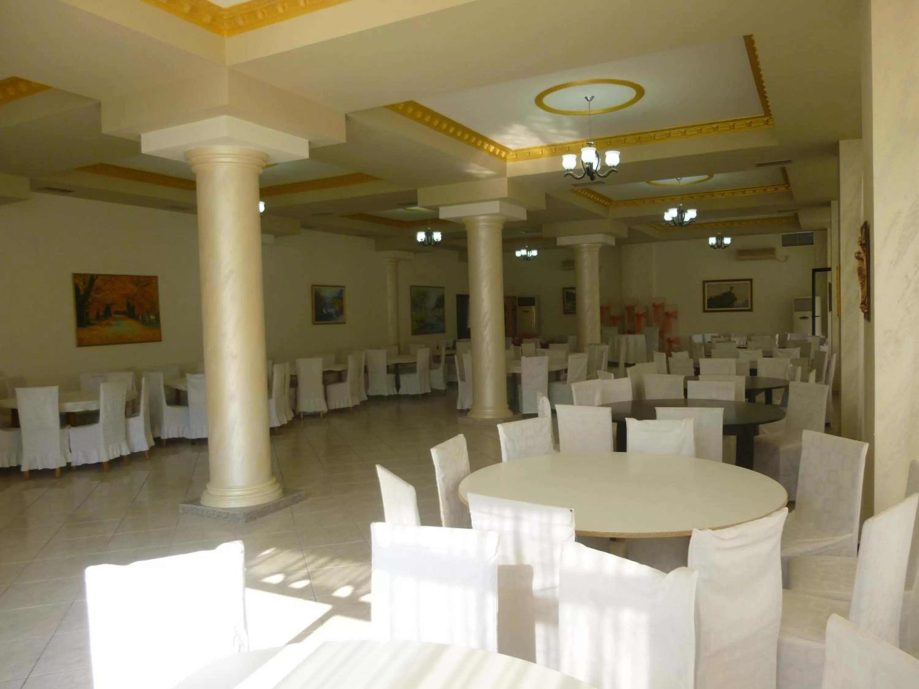 Lunch, Restaurant/Places to Eat in Hotel Rossi