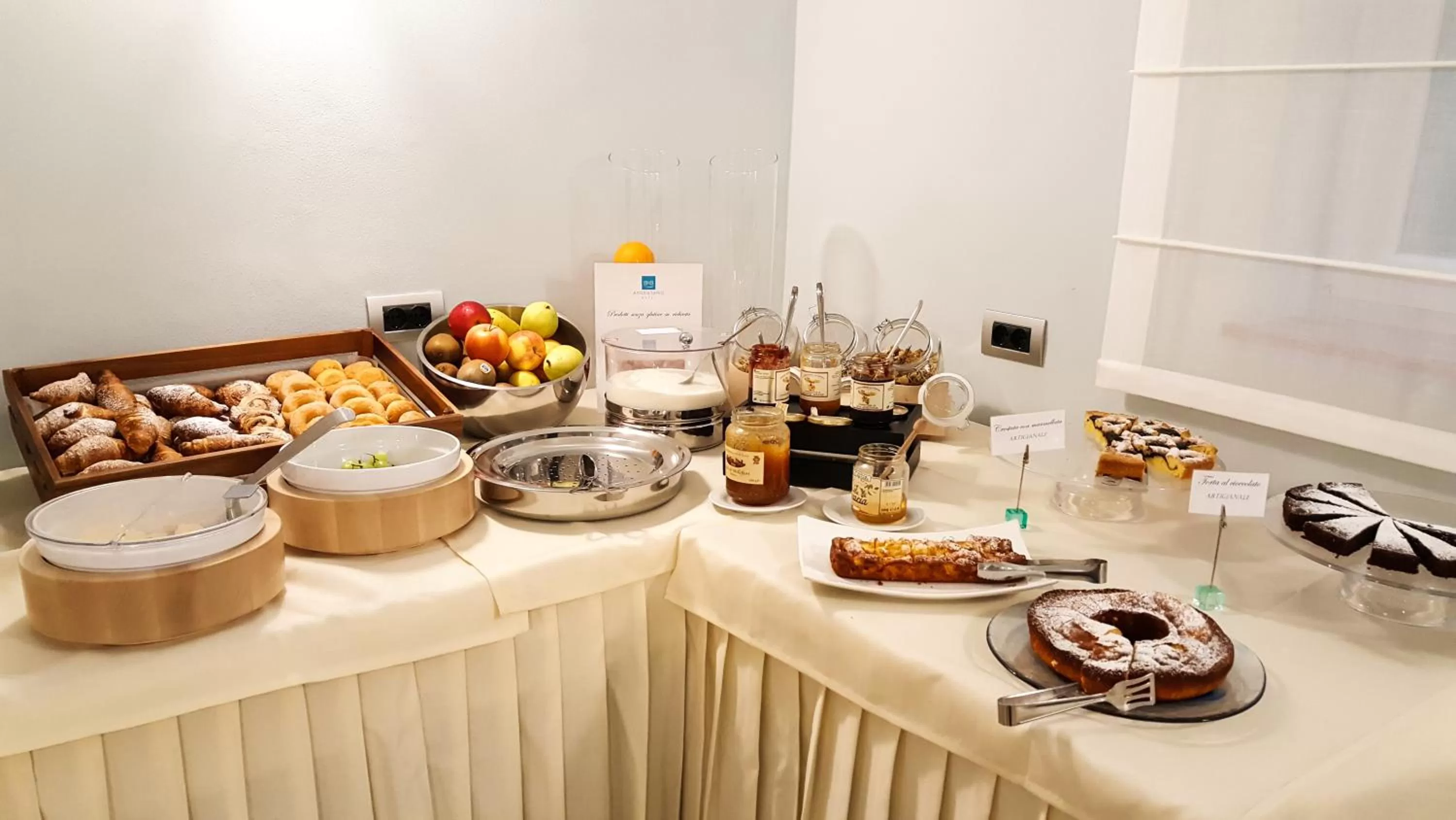 Buffet breakfast in Bike&Boat Argentario Hotel