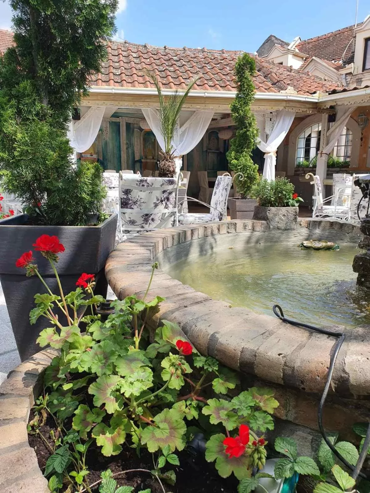 Restaurant/places to eat, Property Building in Hotel Fontana