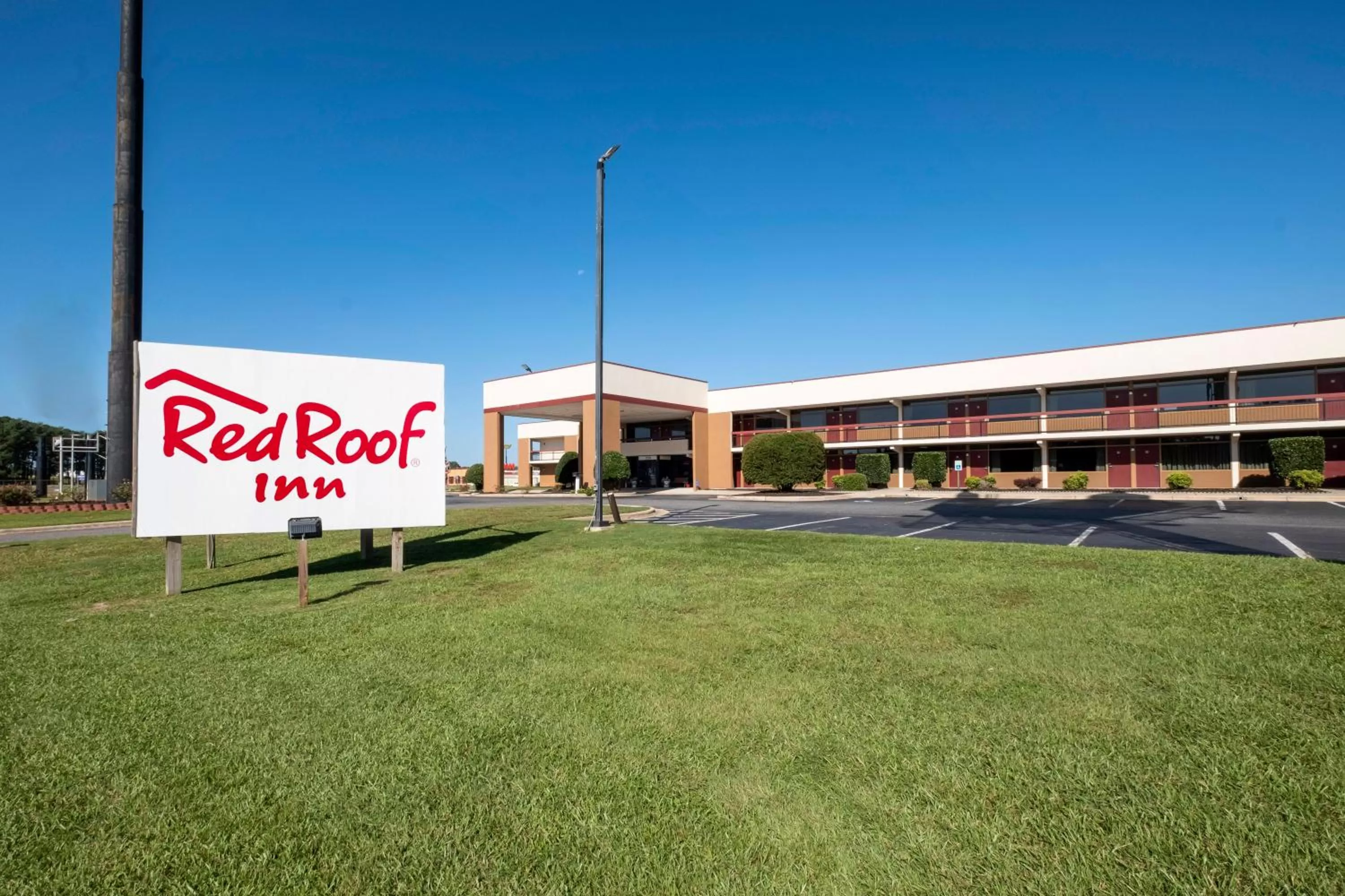 Property building in Red Roof Inn Kenly - I-95