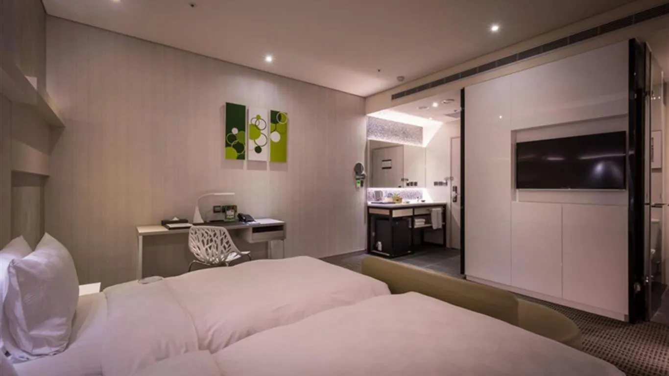 Bed in Taipei 101 SPARKLE Hotel