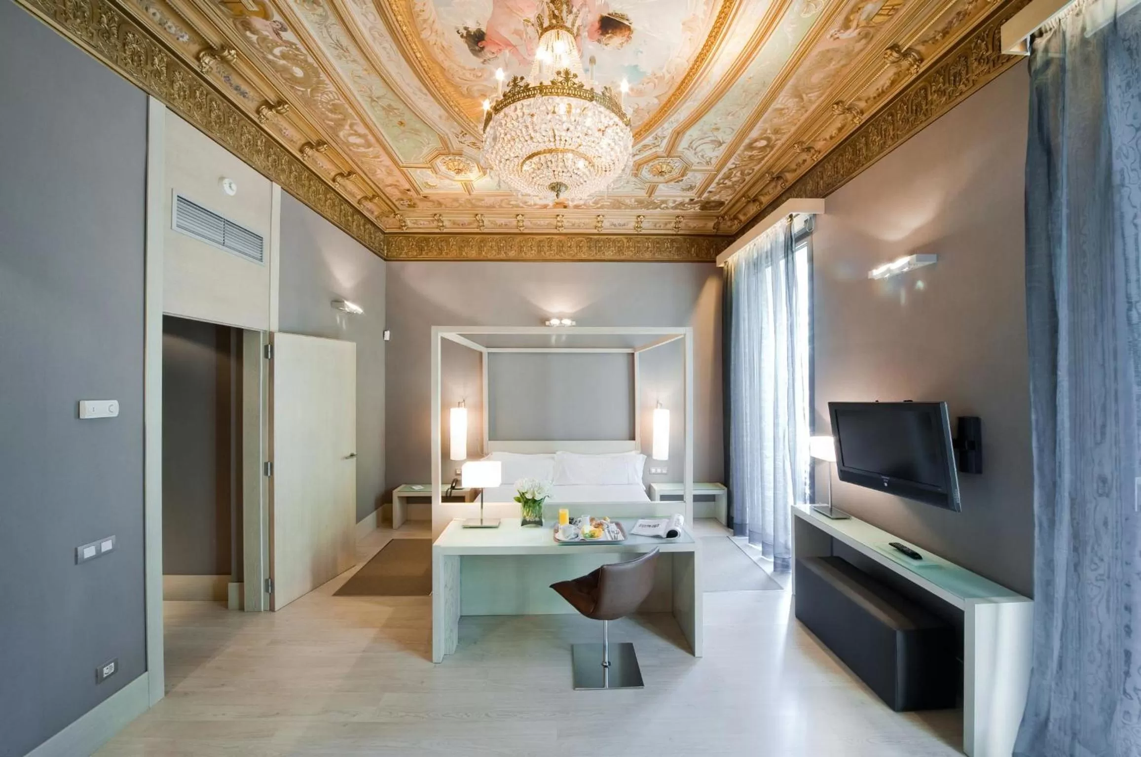 Photo of the whole room in Hotel Actual