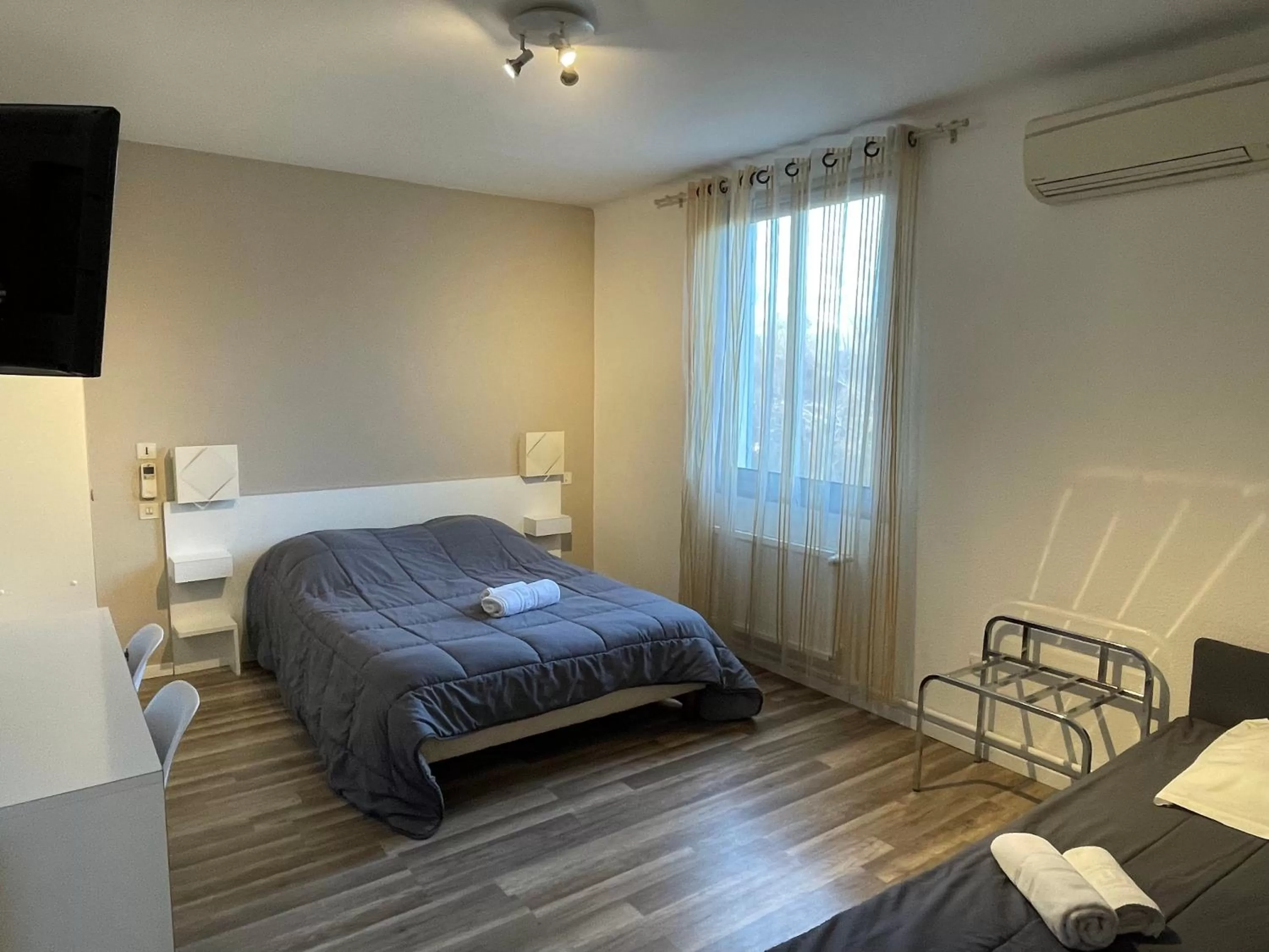 Bed in Hotel Les Chênes