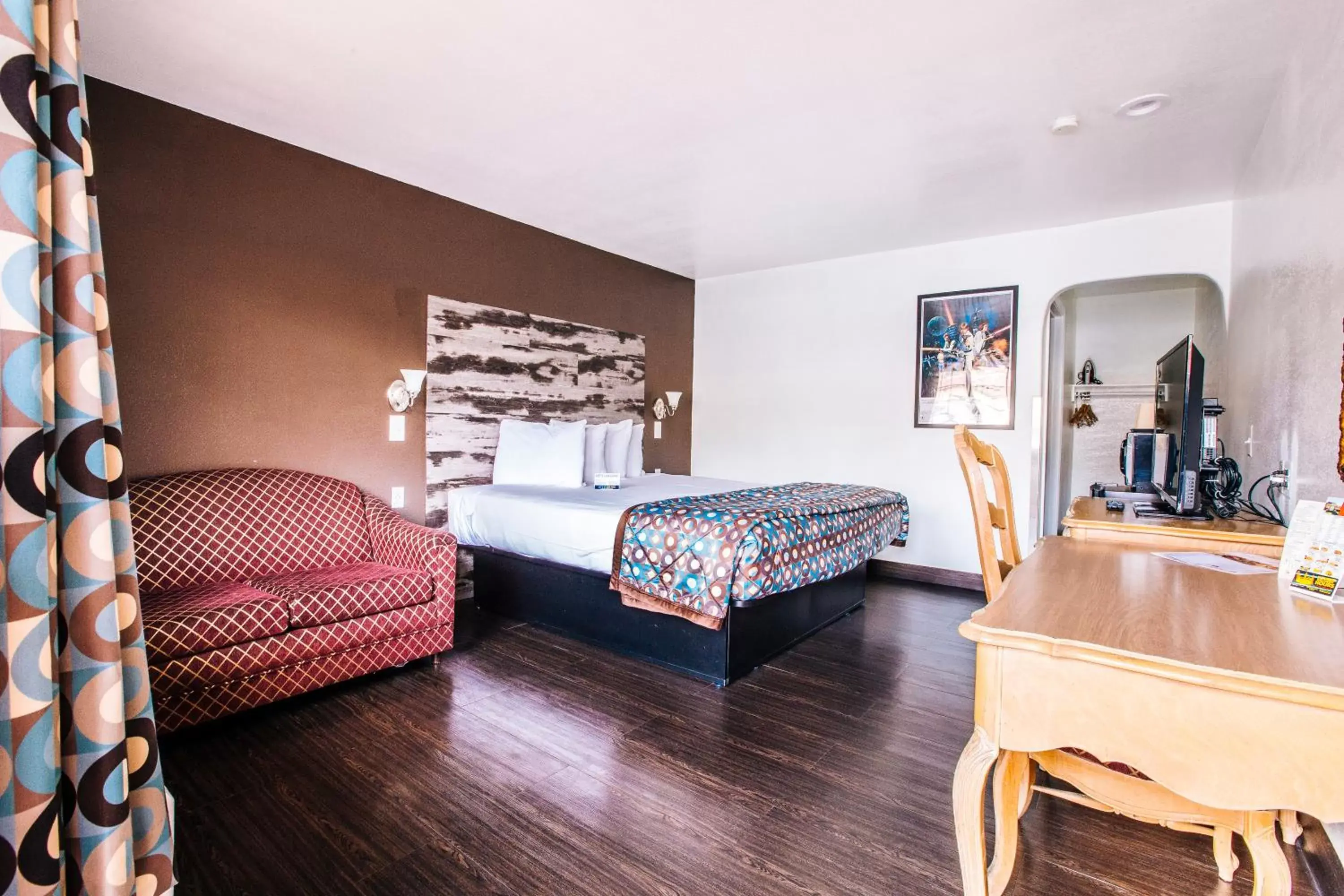 King Room - Disability Access in Anaheim Discovery Inn and Suites King Room - Disability Access in Anaheim Discovery Inn and Suites