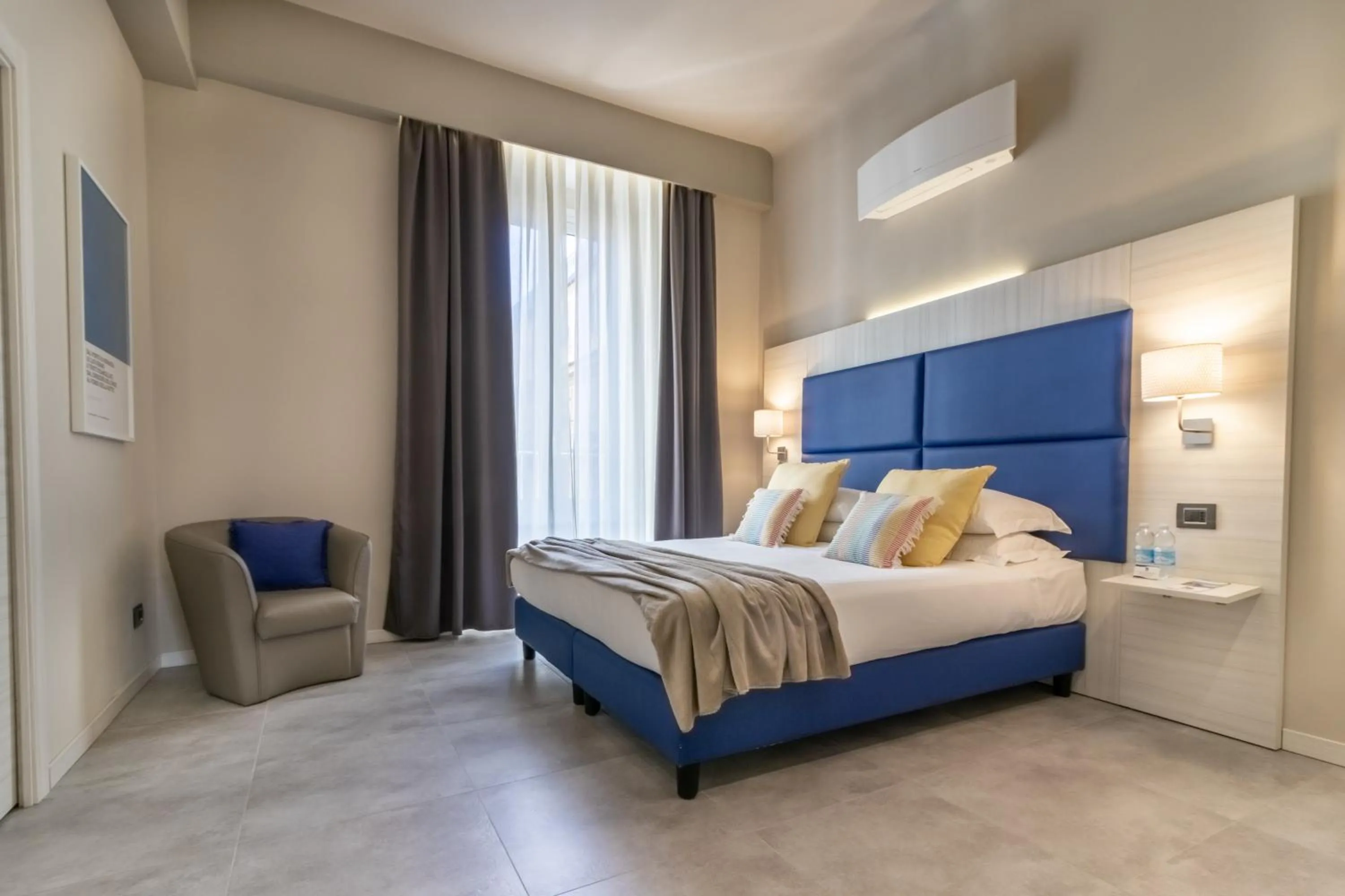 Photo of the whole room, Bed in Cinque Terre Gateway